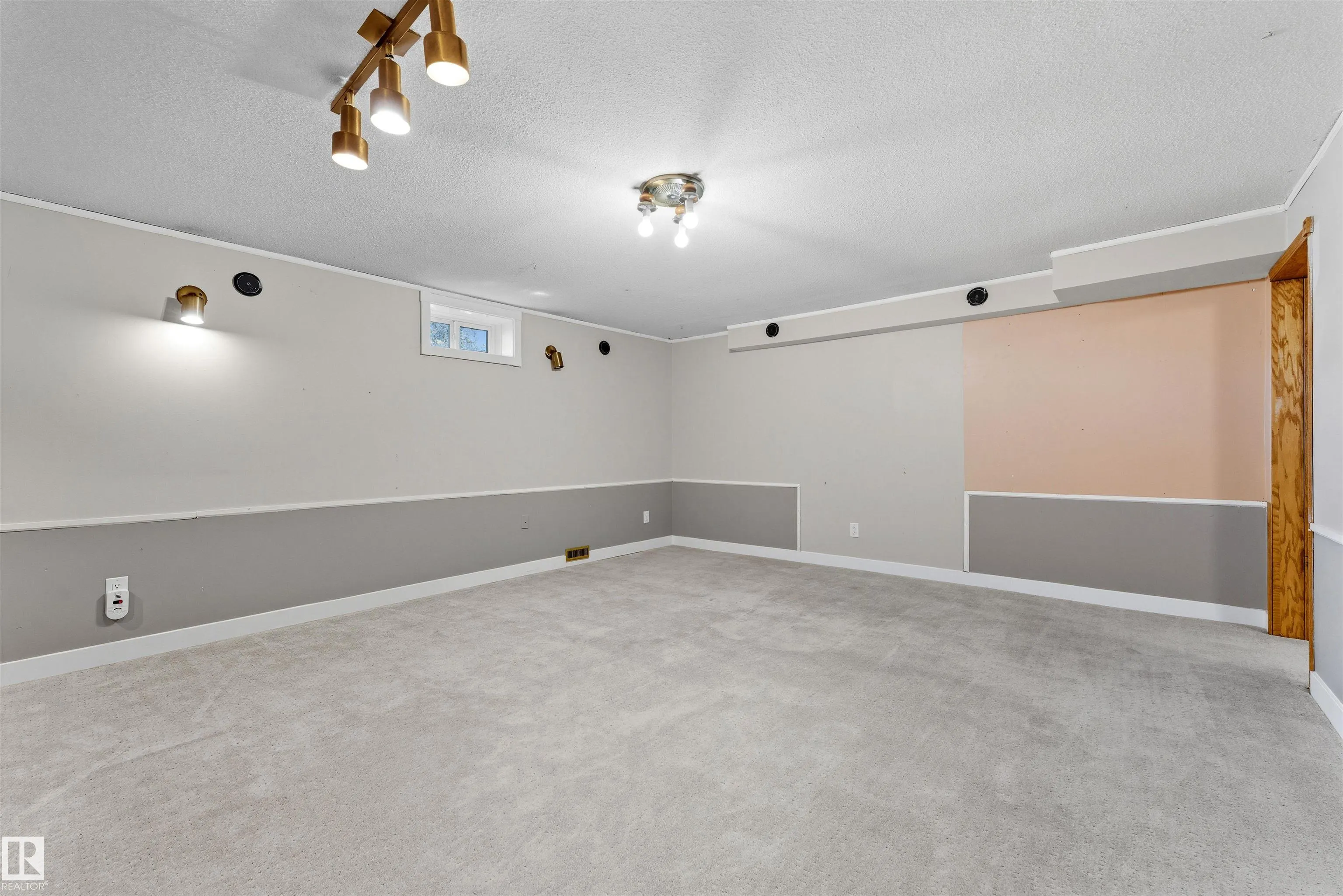 363 HUFFMAN Crescent