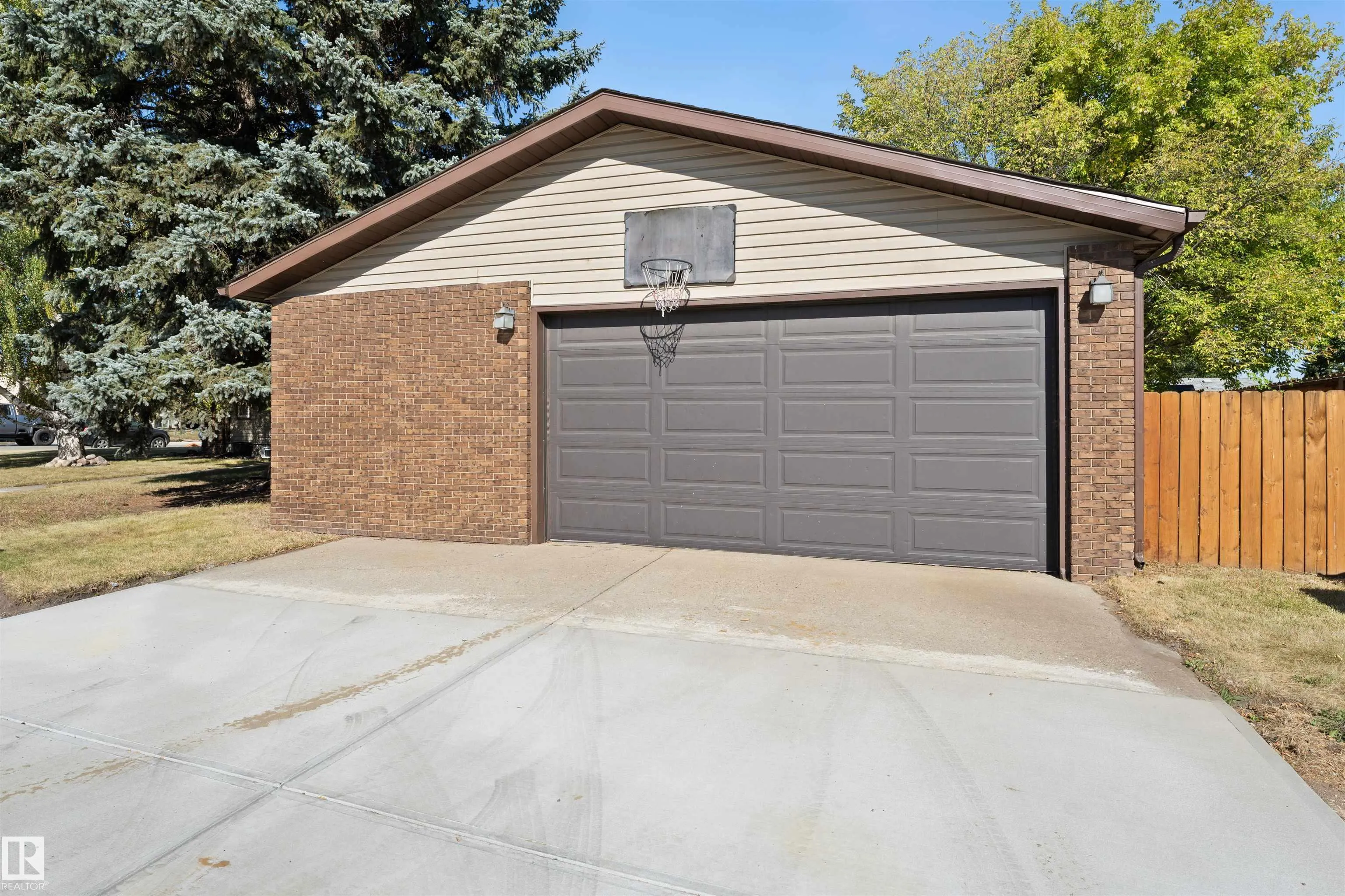 363 HUFFMAN Crescent