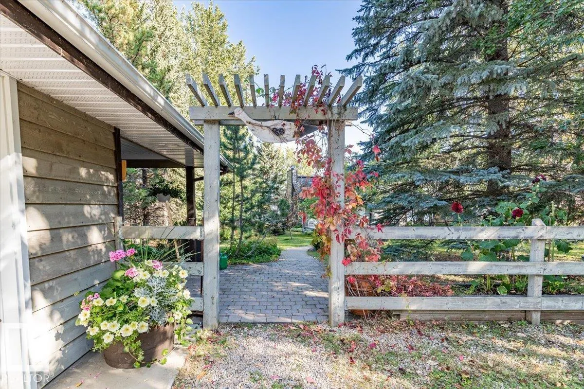 263 Lakeshore Drive