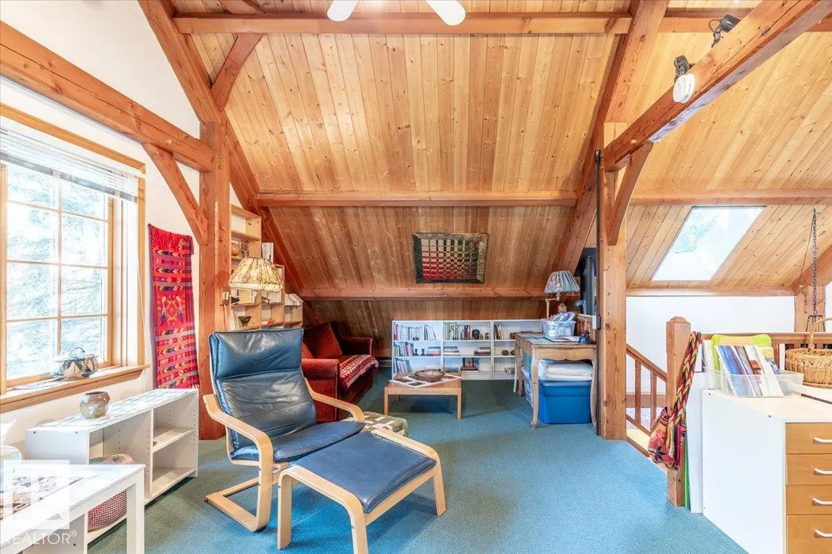 263 Lakeshore Drive