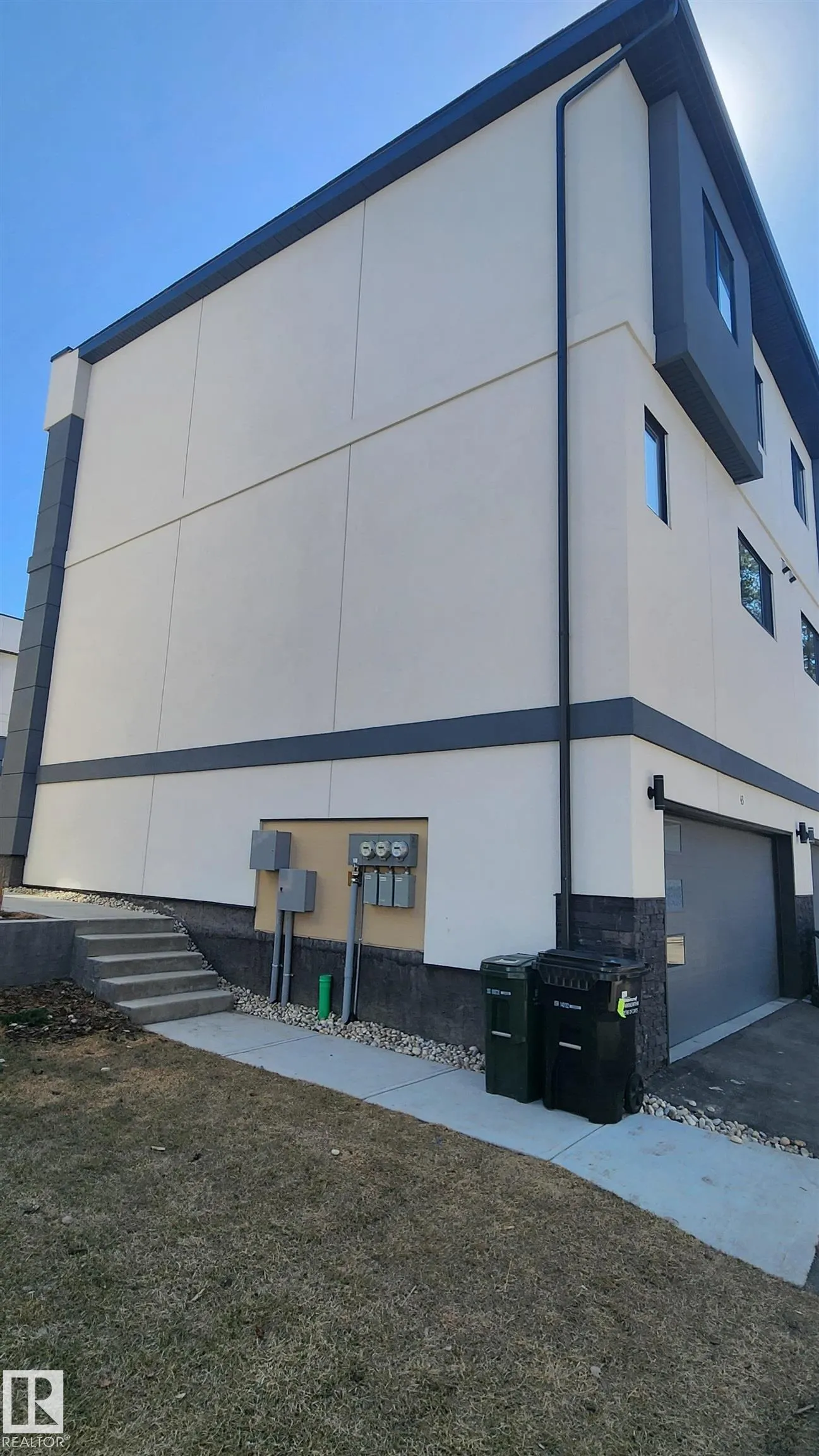 10 SALISBURY Way