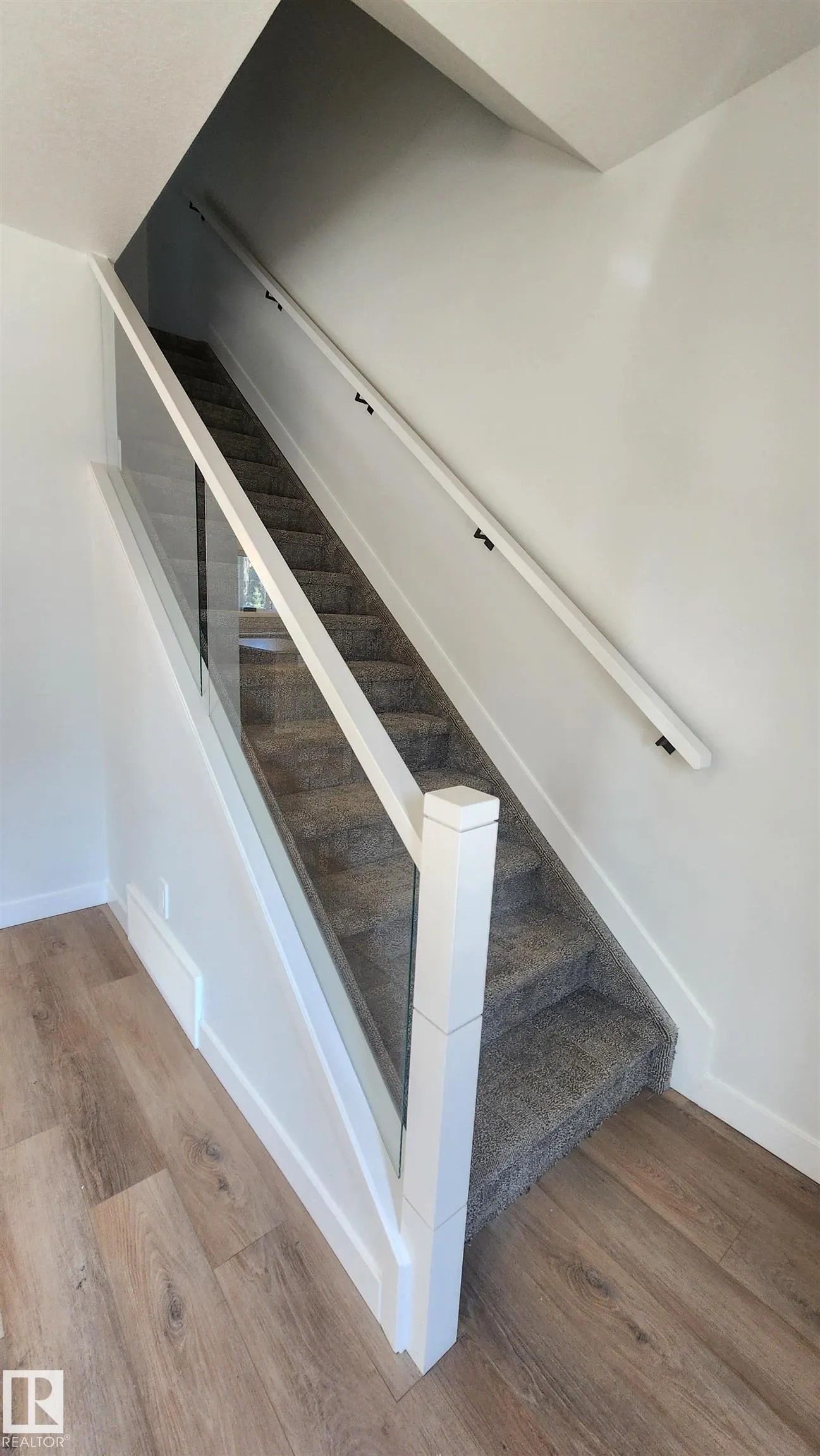 10 SALISBURY Way