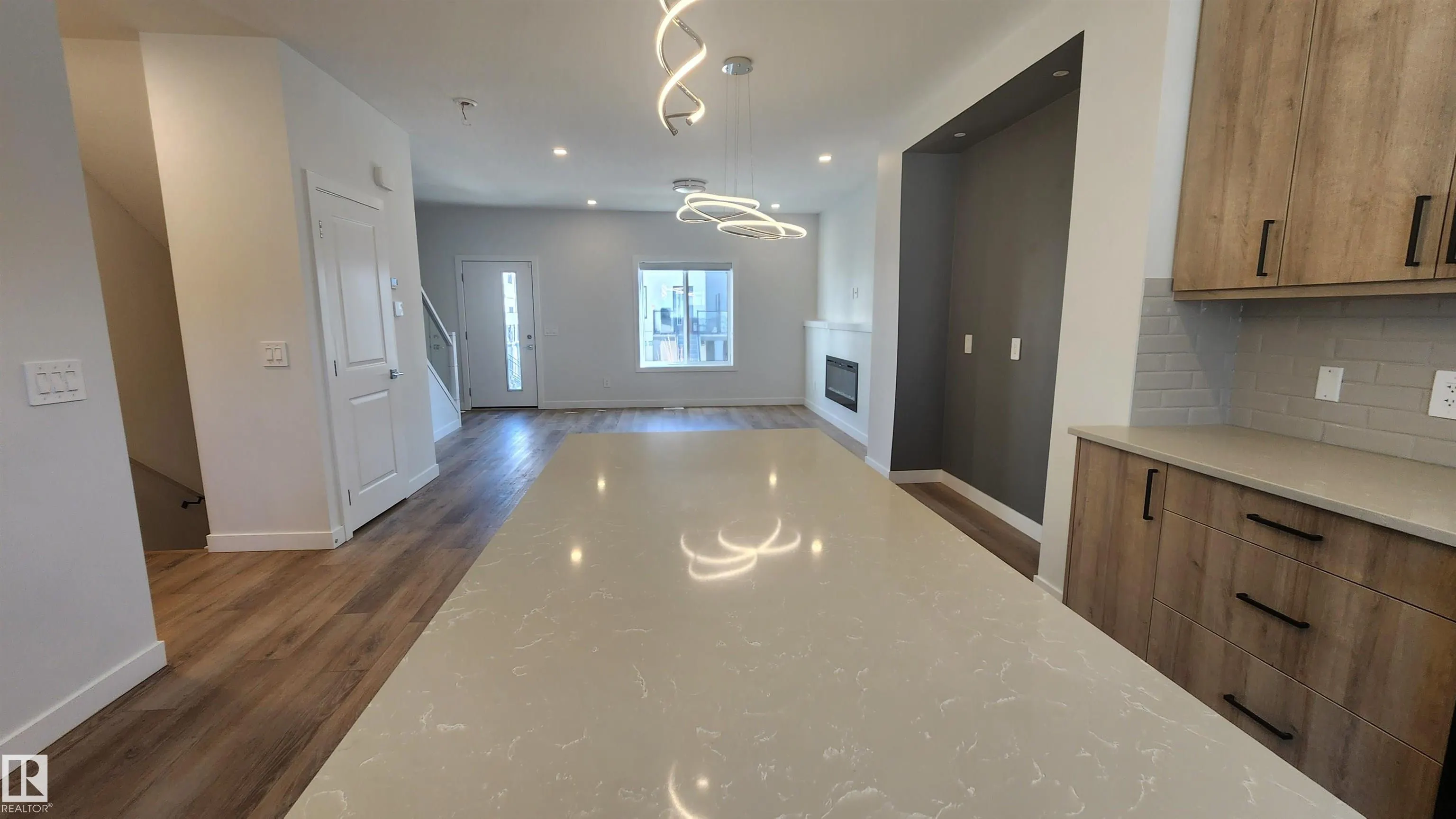 10 SALISBURY Way