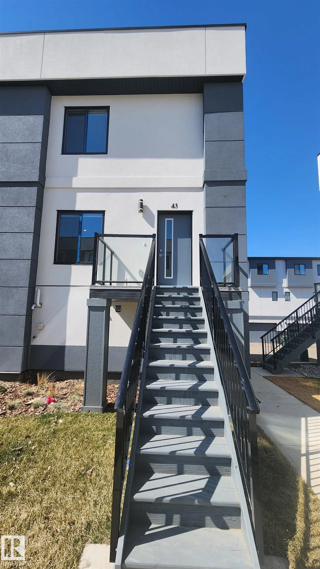 10 SALISBURY Way