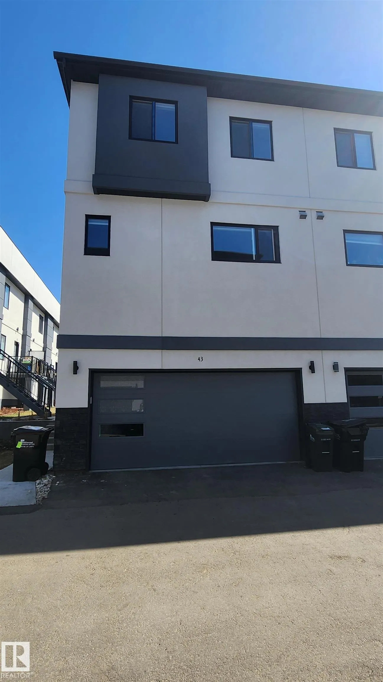10 SALISBURY Way