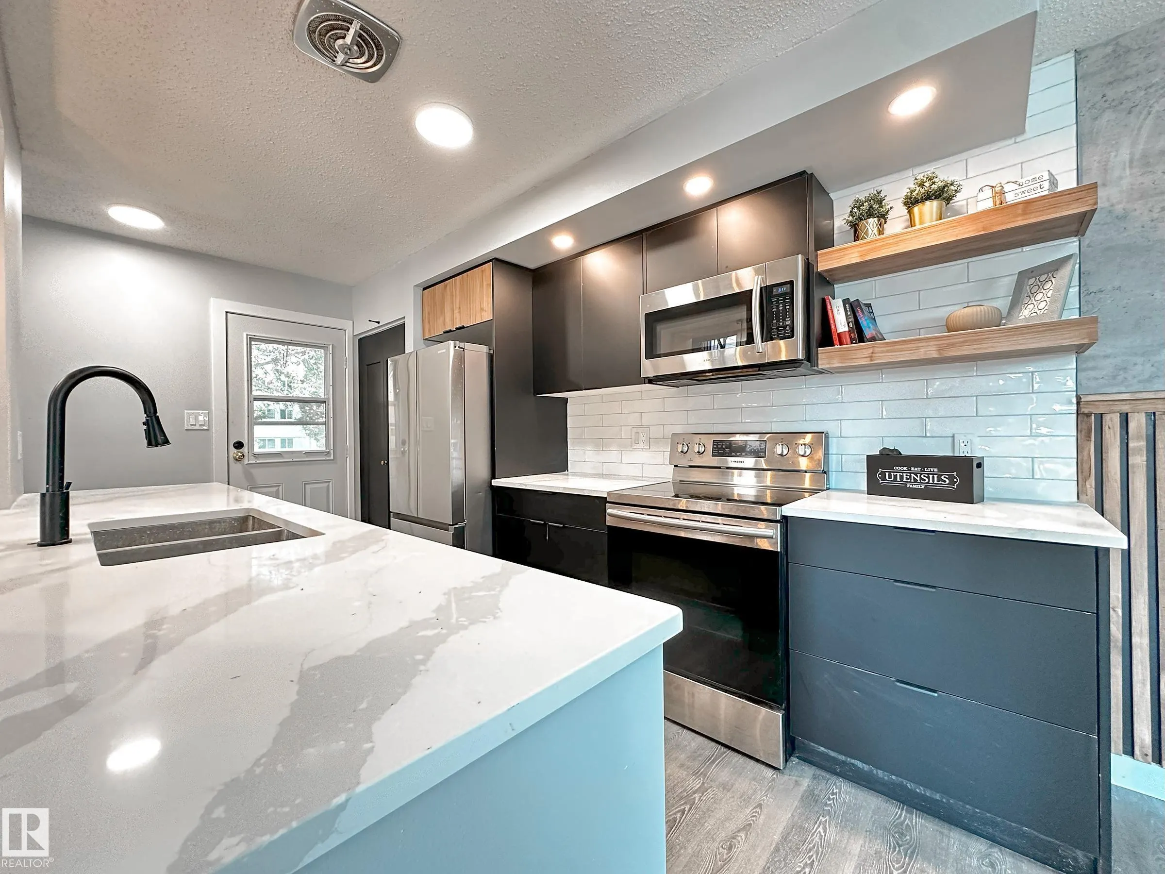 862 ERIN Place