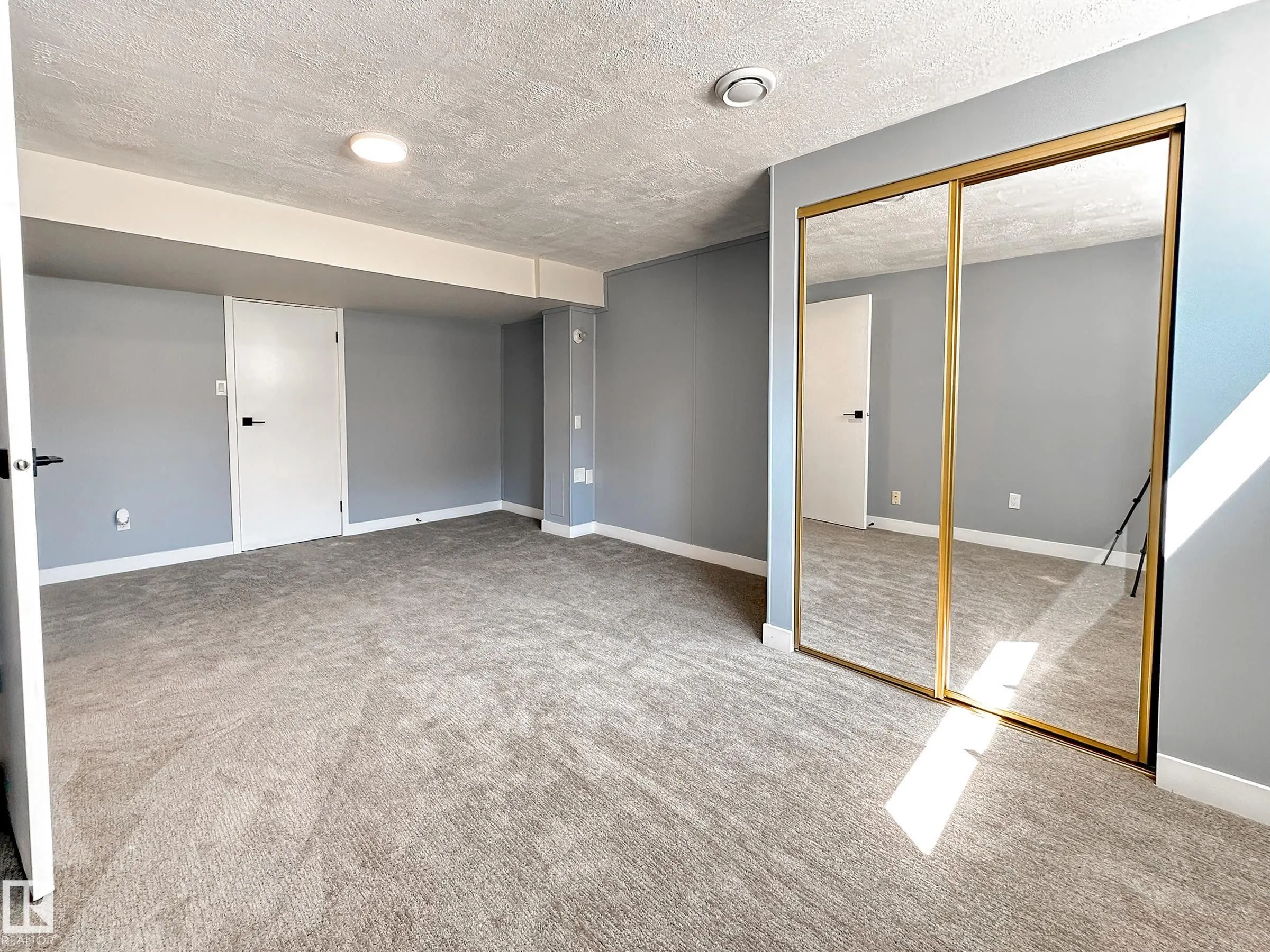 862 ERIN Place