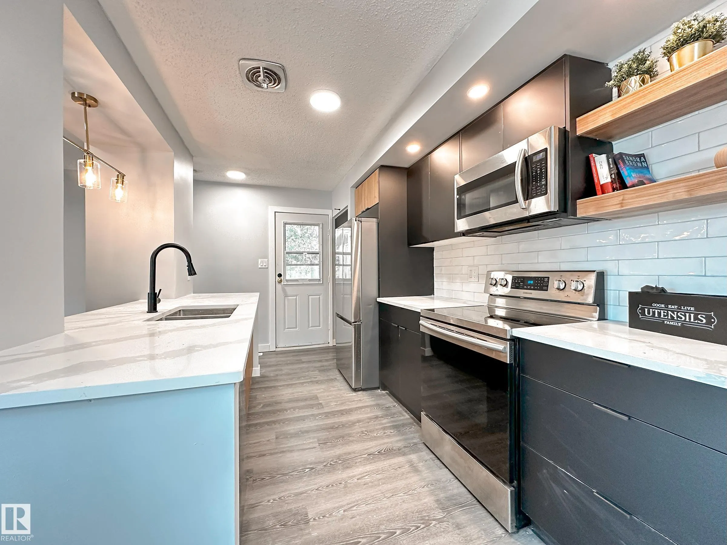 862 ERIN Place
