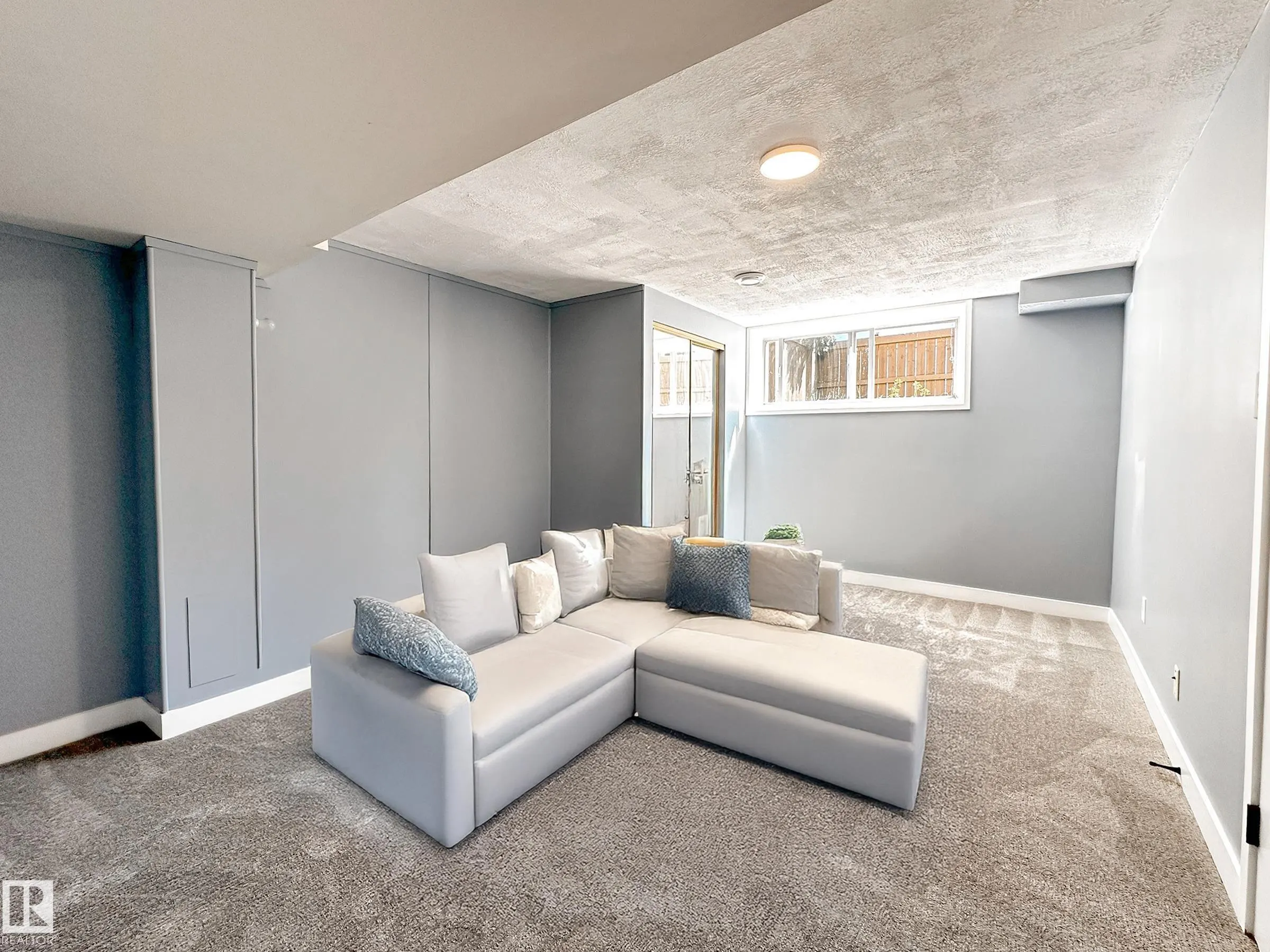 862 ERIN Place