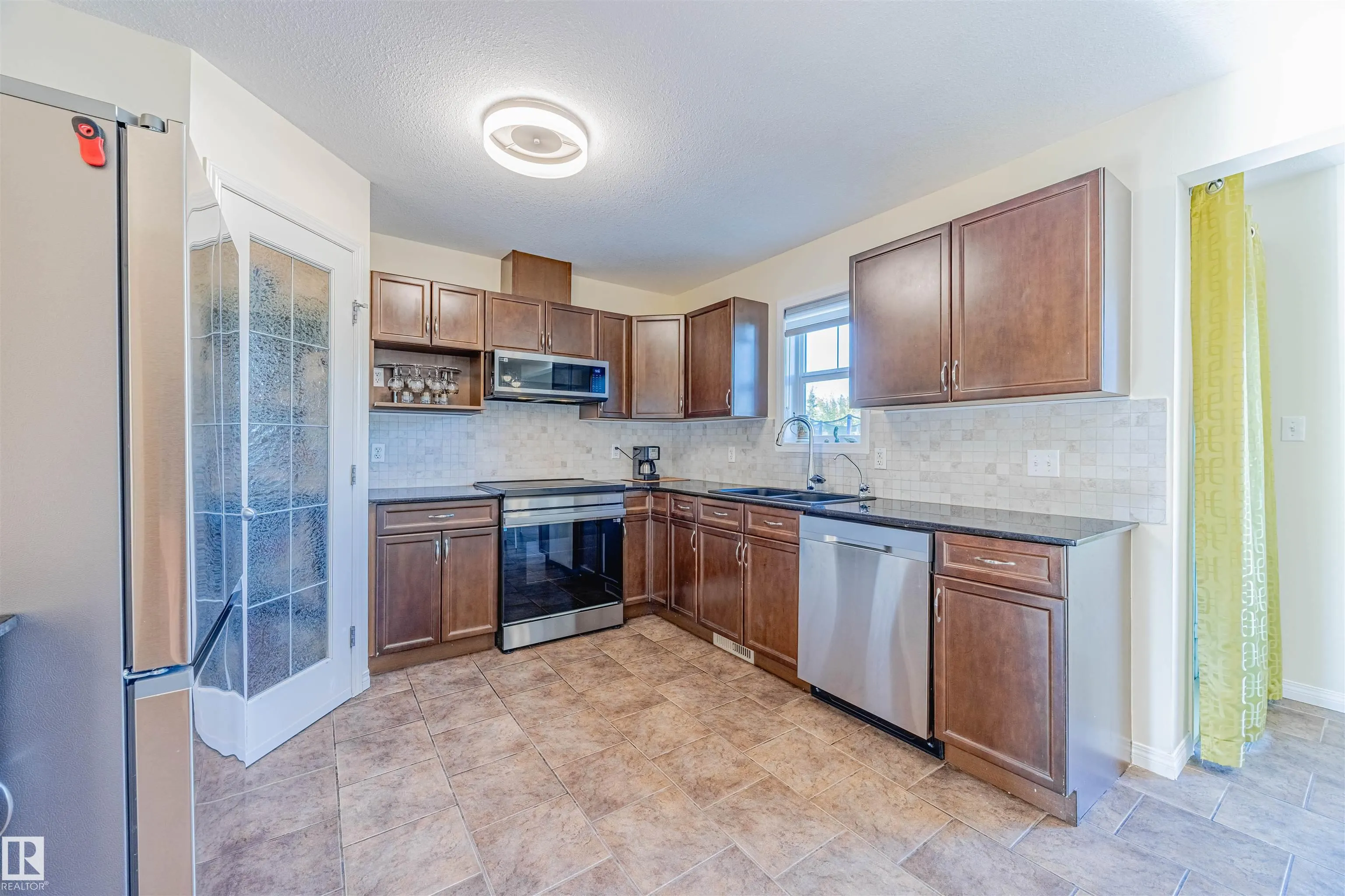 178 BRIDGEPORT Boulevard