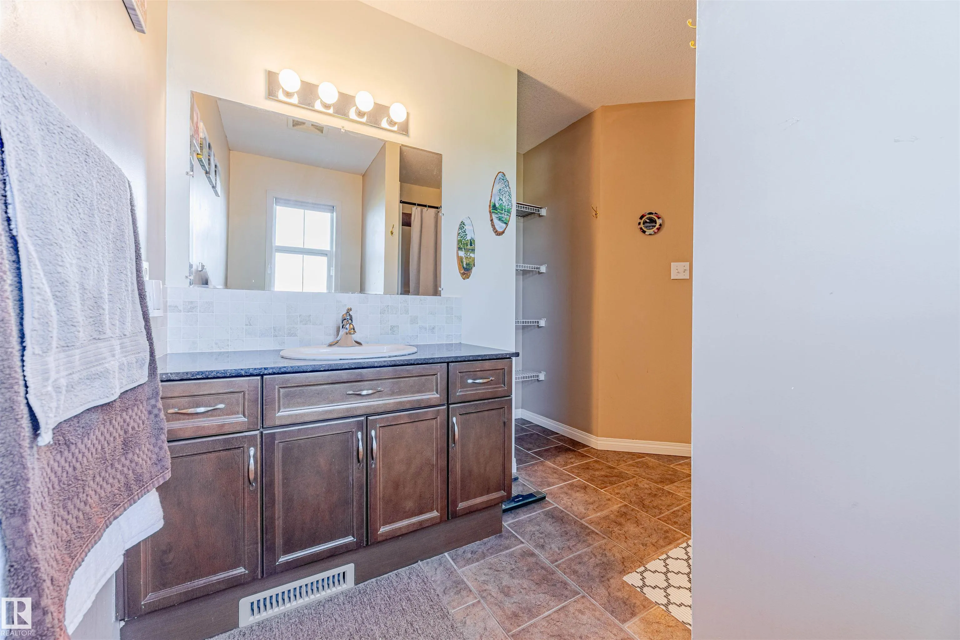 178 BRIDGEPORT Boulevard