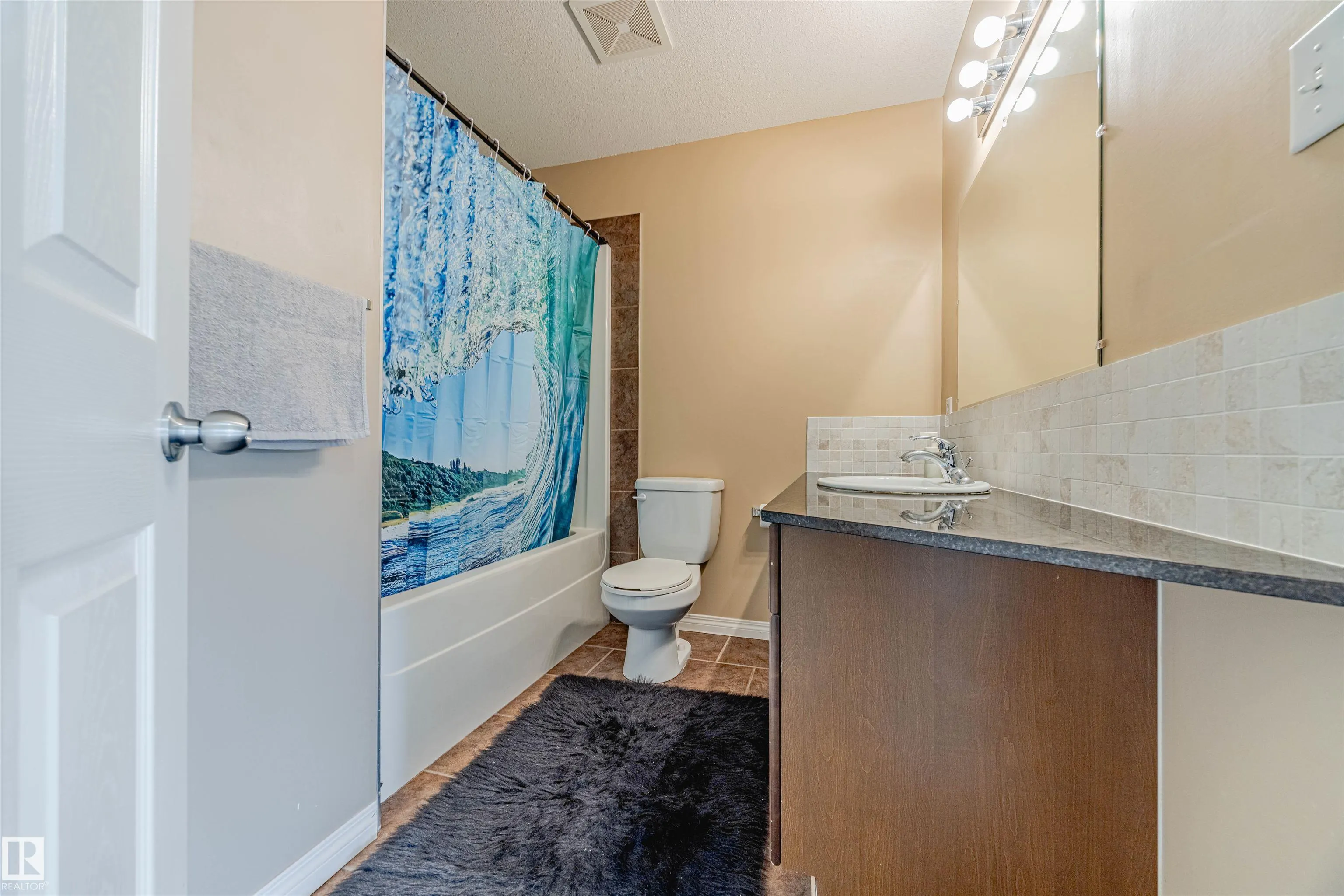 178 BRIDGEPORT Boulevard