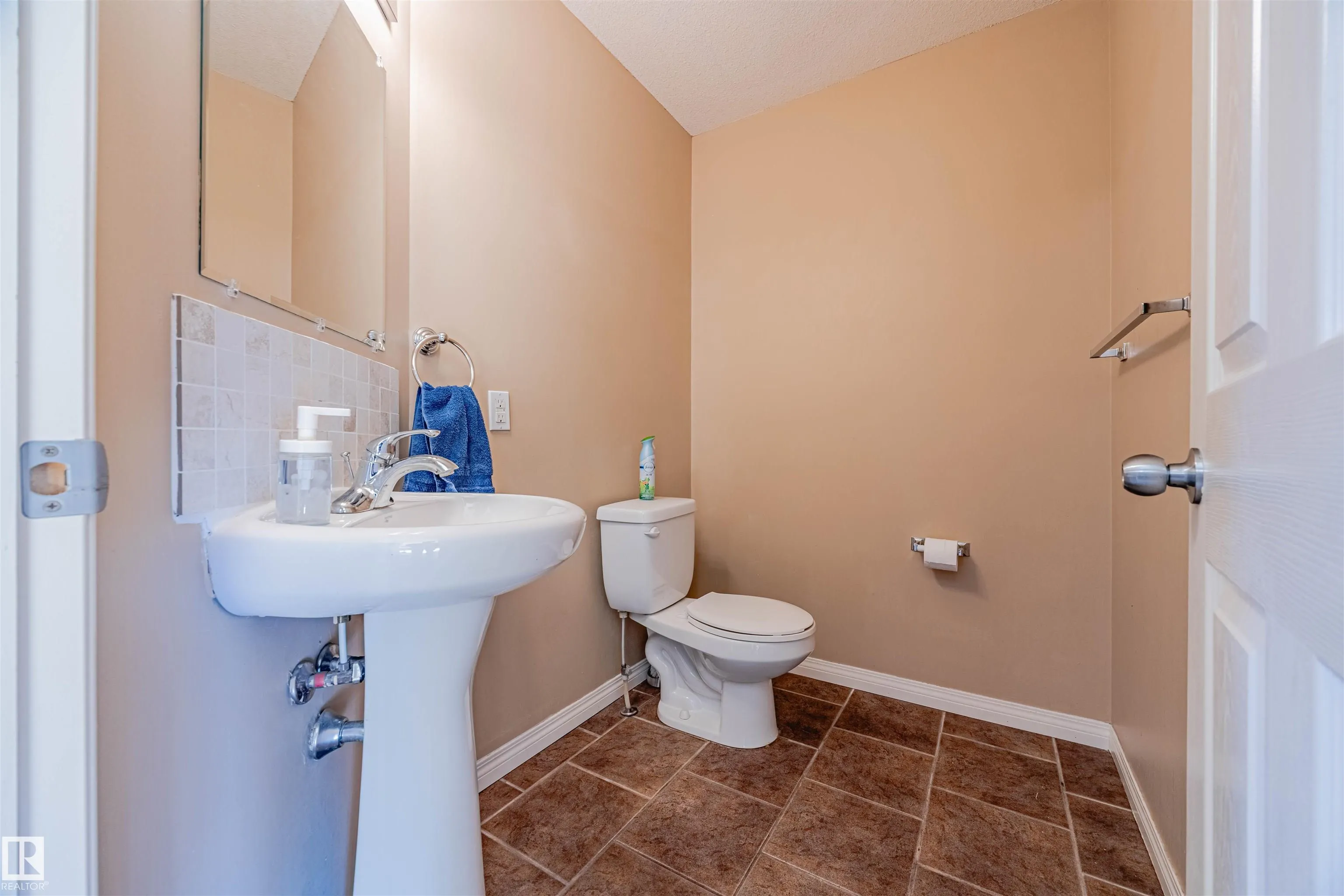 178 BRIDGEPORT Boulevard