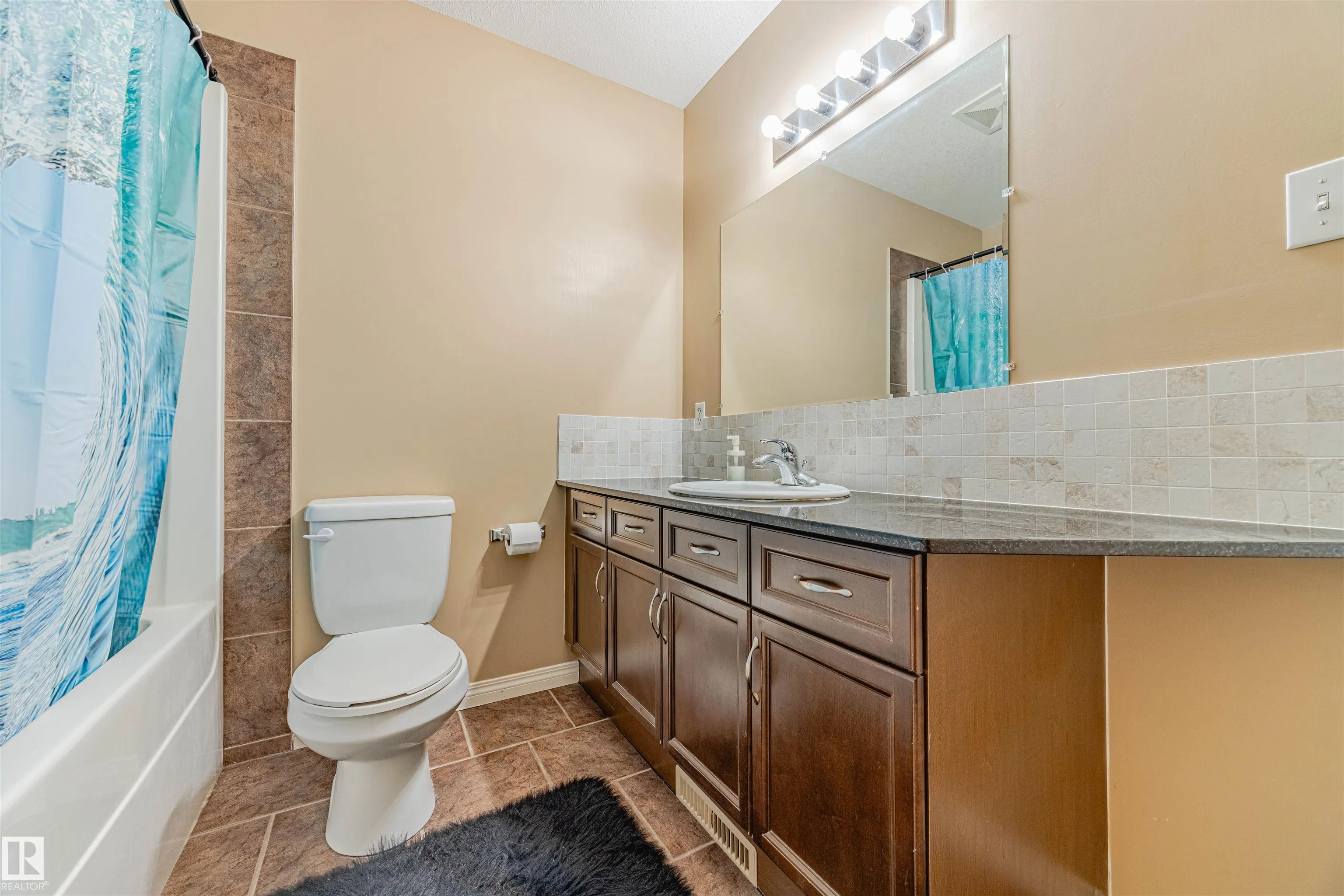 178 BRIDGEPORT Boulevard