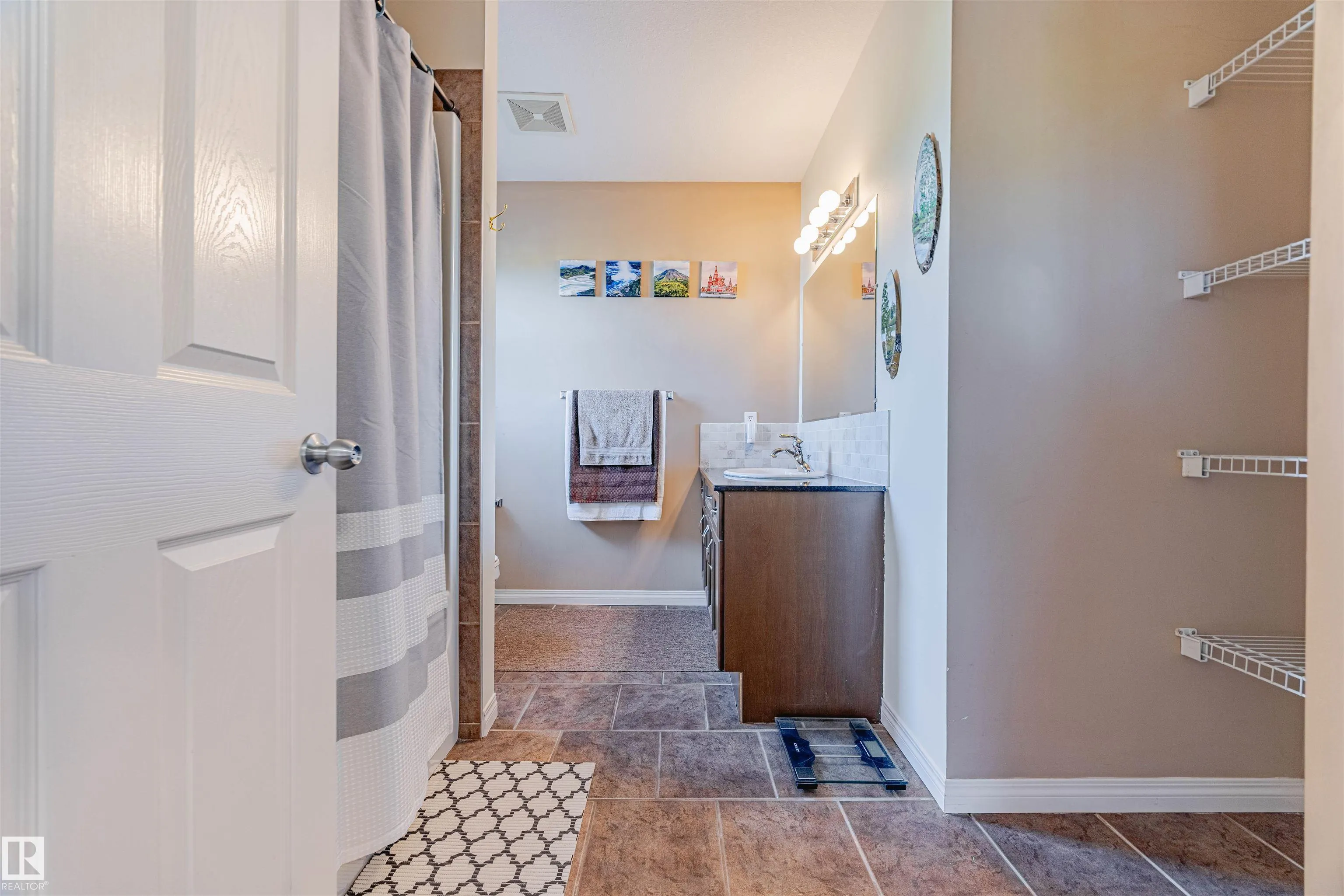 178 BRIDGEPORT Boulevard