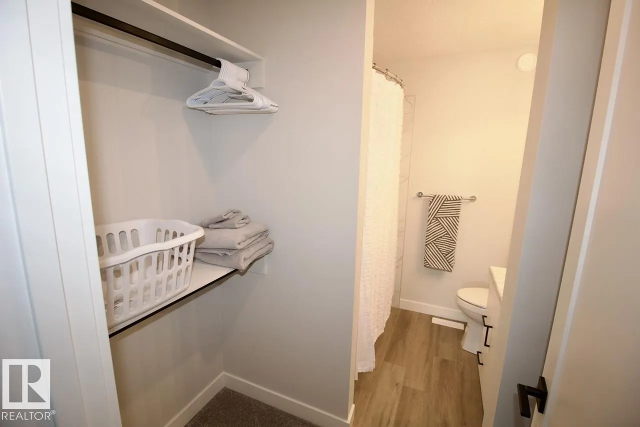 15 WOODSMERE Close