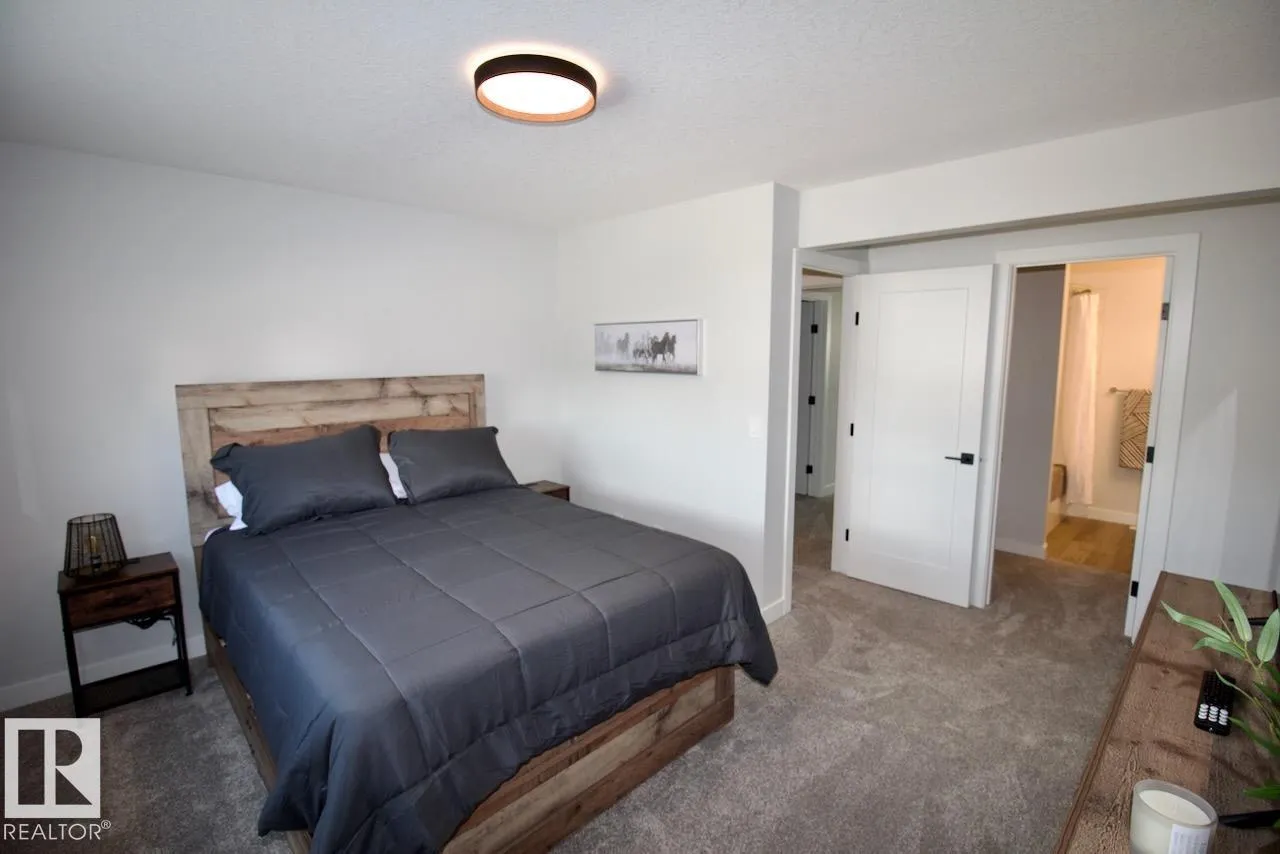 15 WOODSMERE Close
