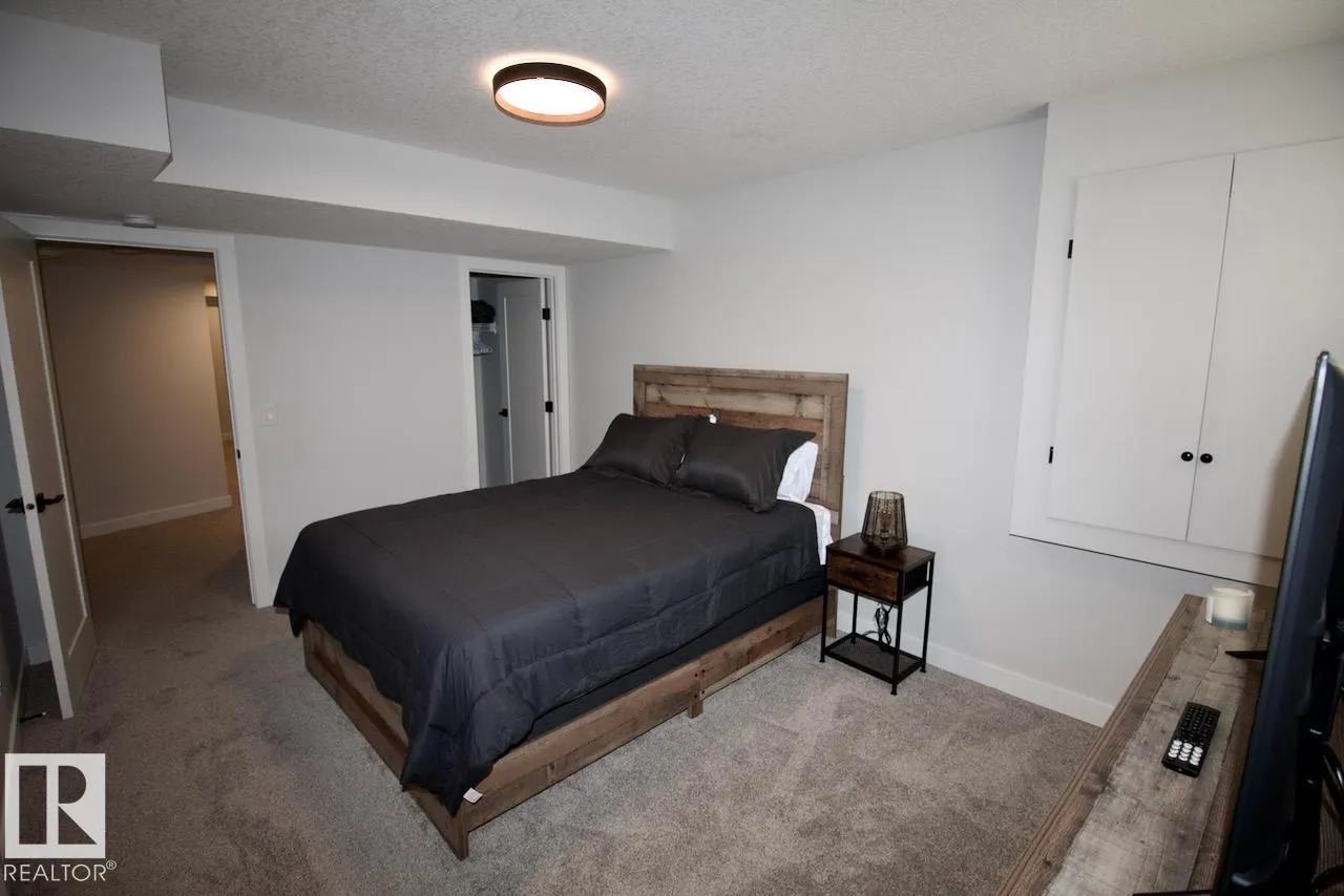 15 WOODSMERE Close