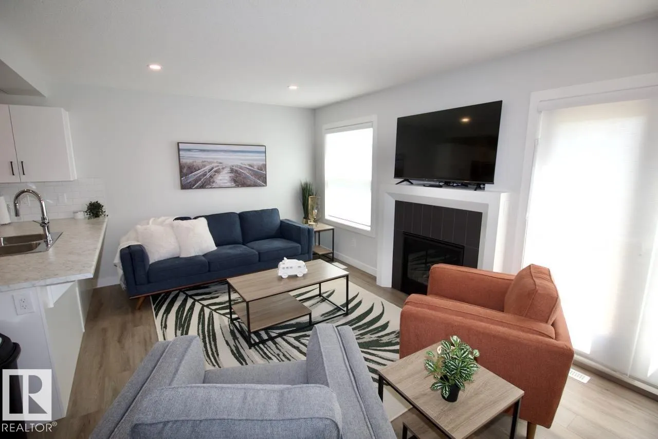 15 WOODSMERE Close