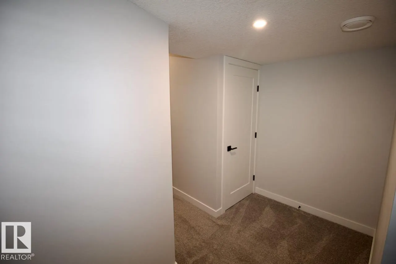 15 WOODSMERE Close