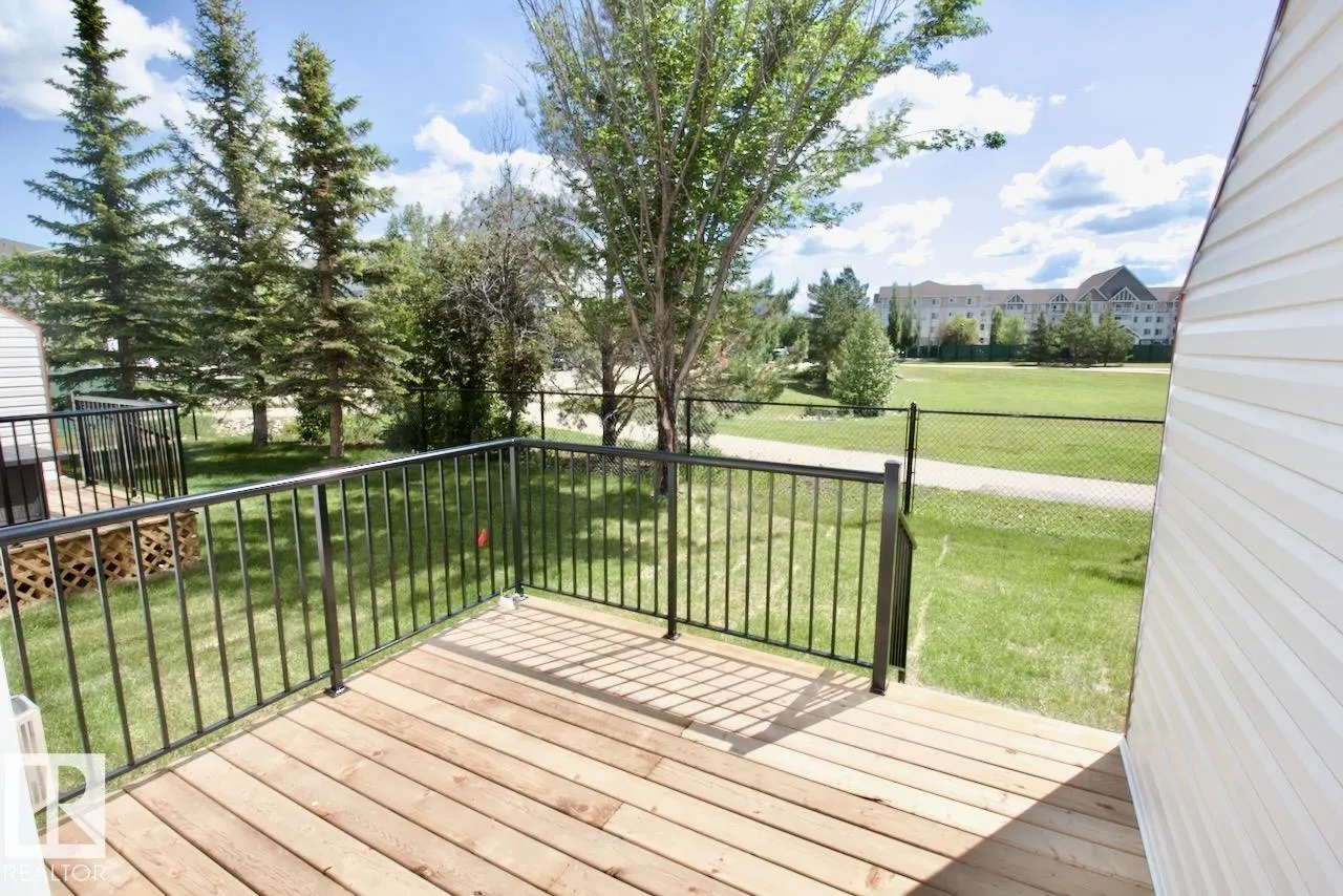 15 WOODSMERE Close