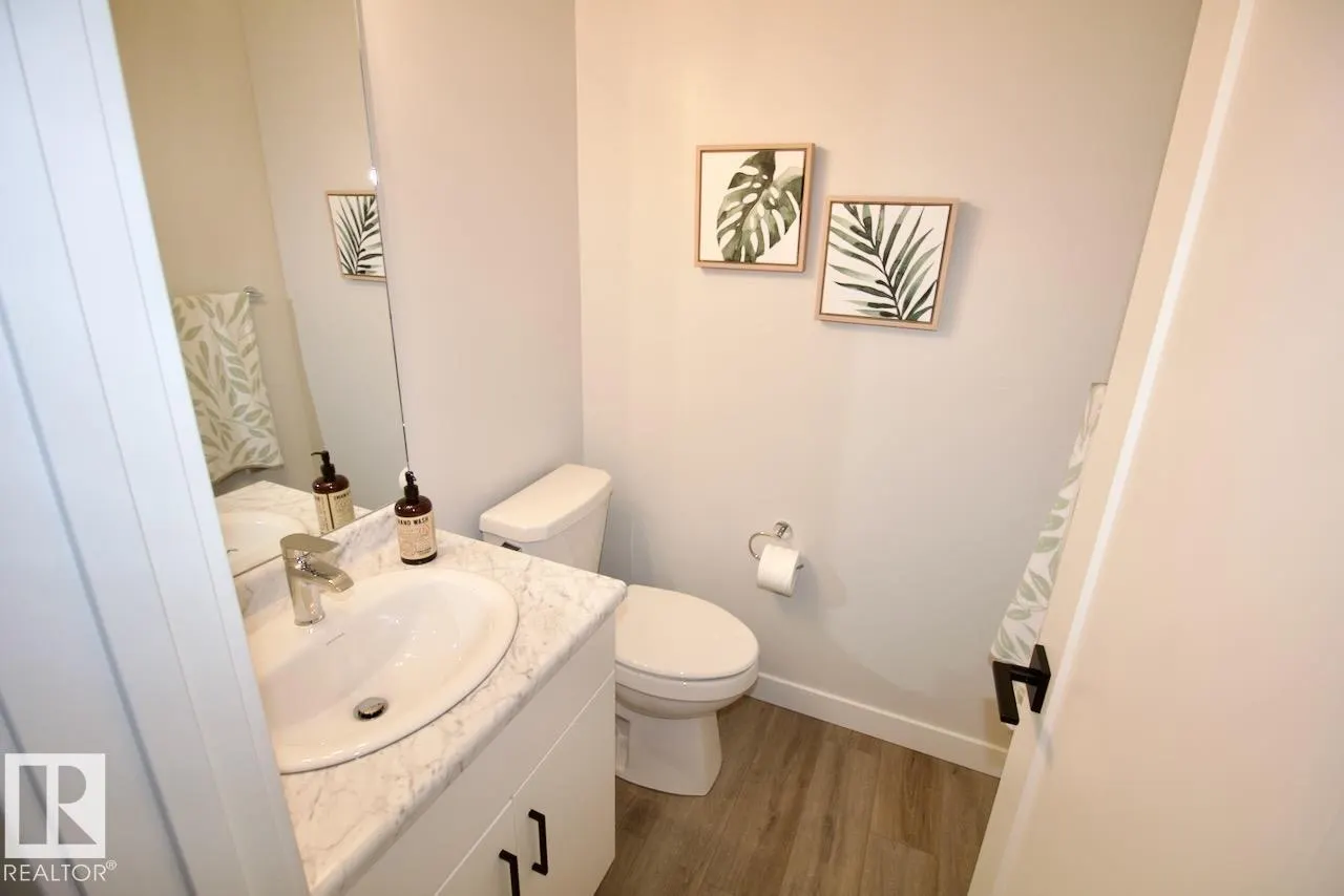 15 WOODSMERE Close