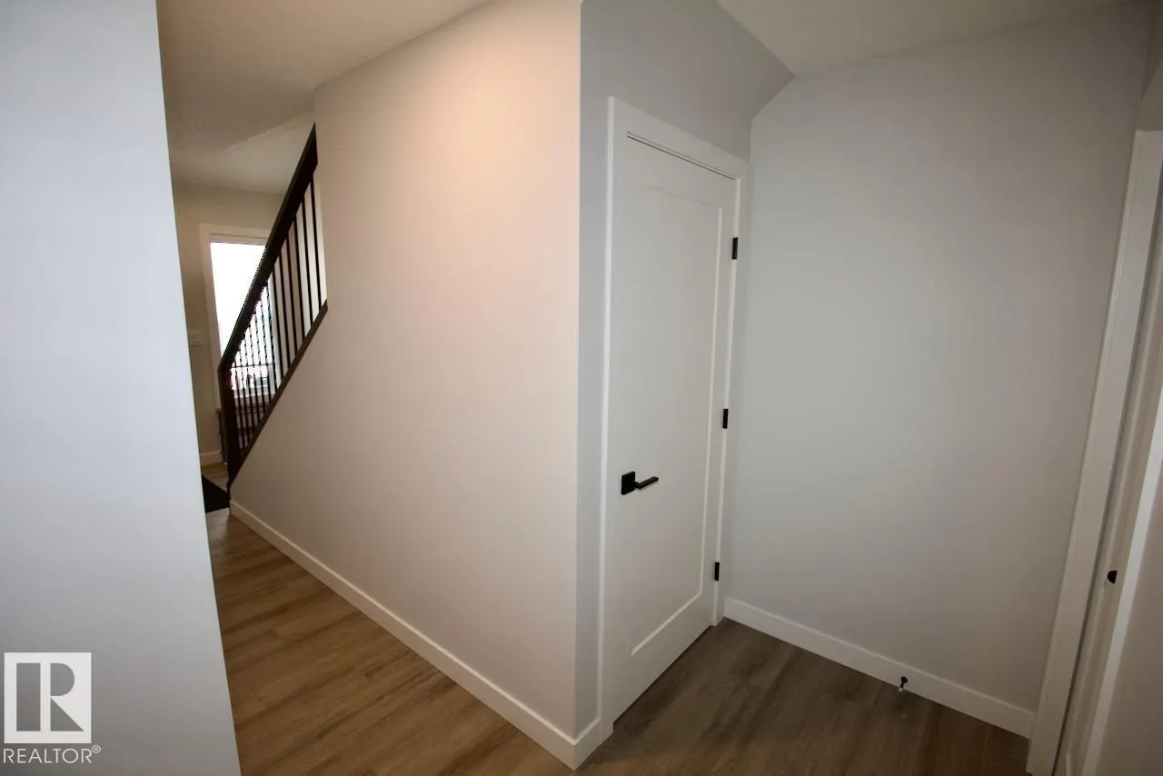 15 WOODSMERE Close
