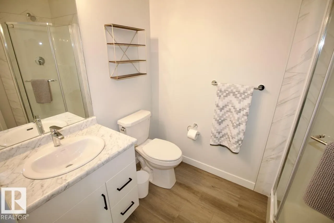 15 WOODSMERE Close