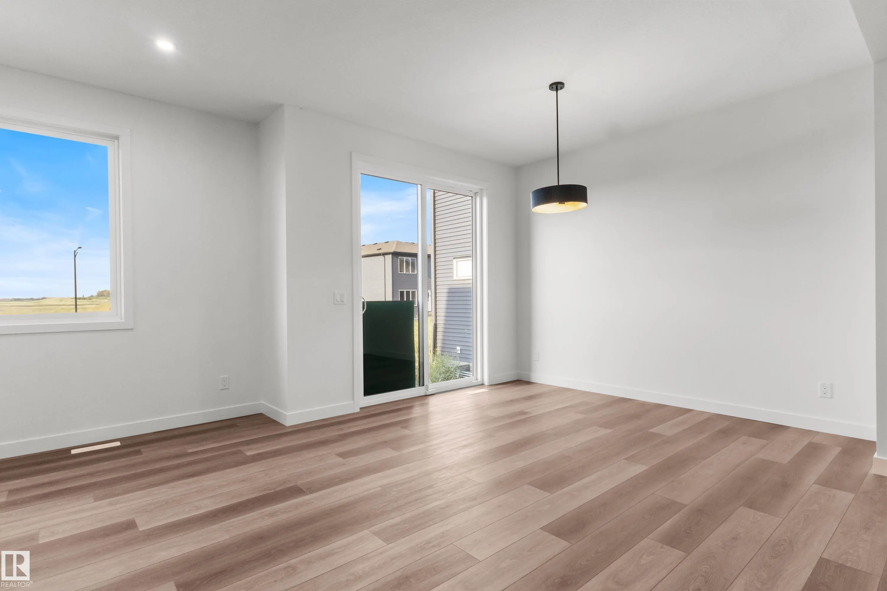 2124 MUCKLEPLUM Crescent