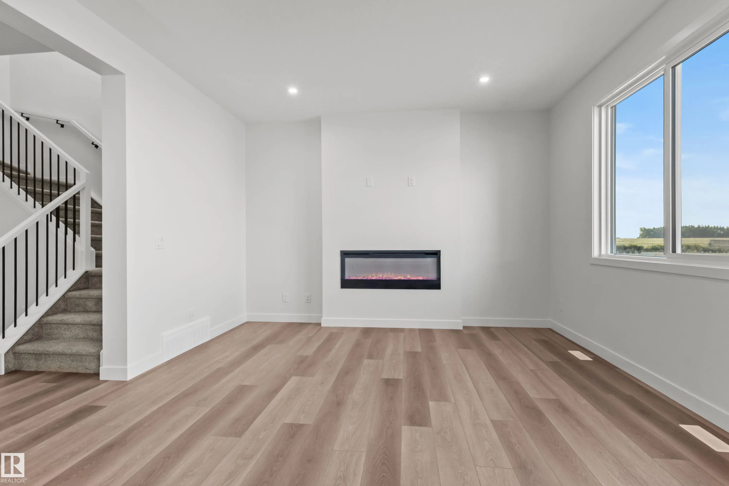 2124 MUCKLEPLUM Crescent