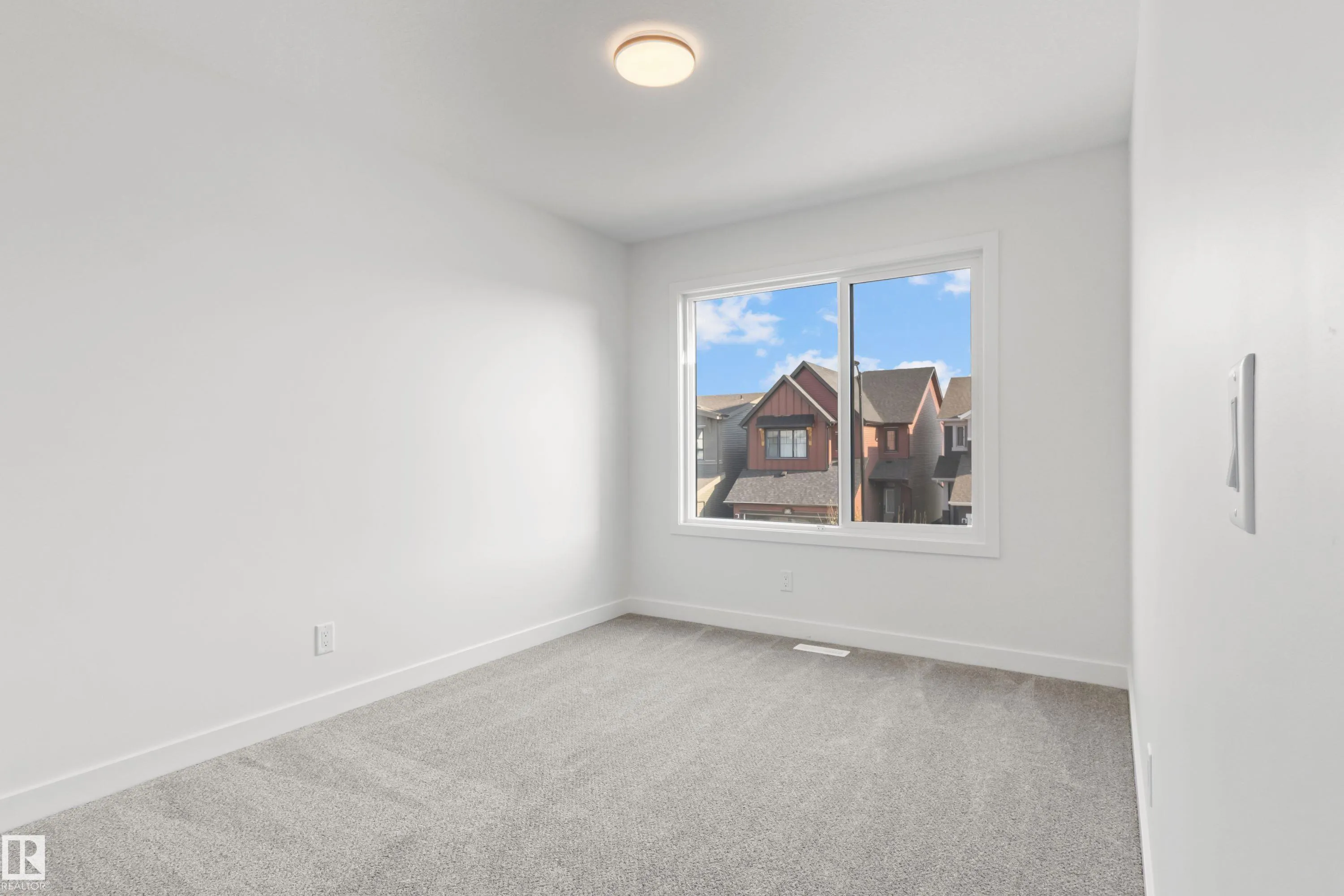 2124 MUCKLEPLUM Crescent