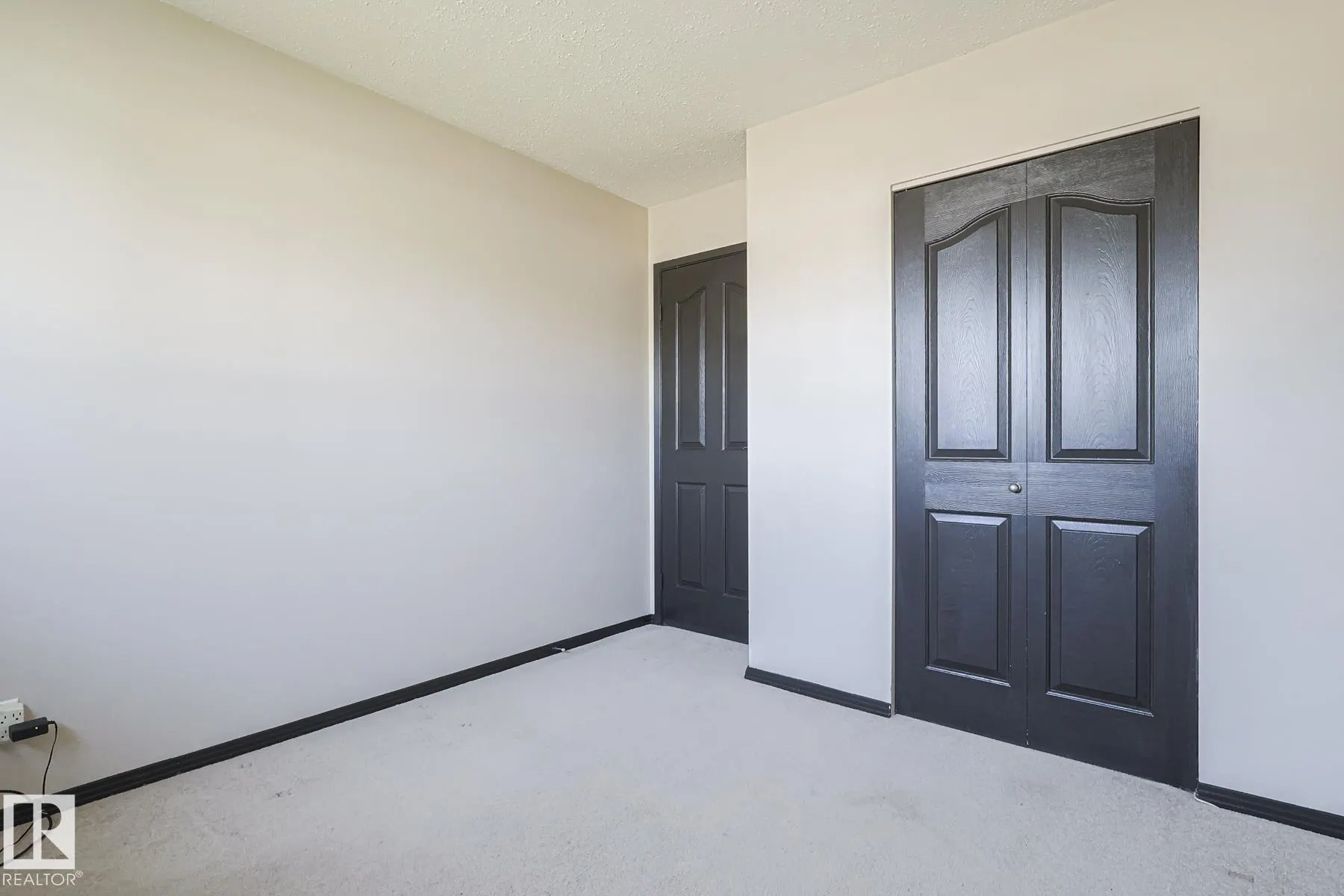 128 CAMELOT Avenue