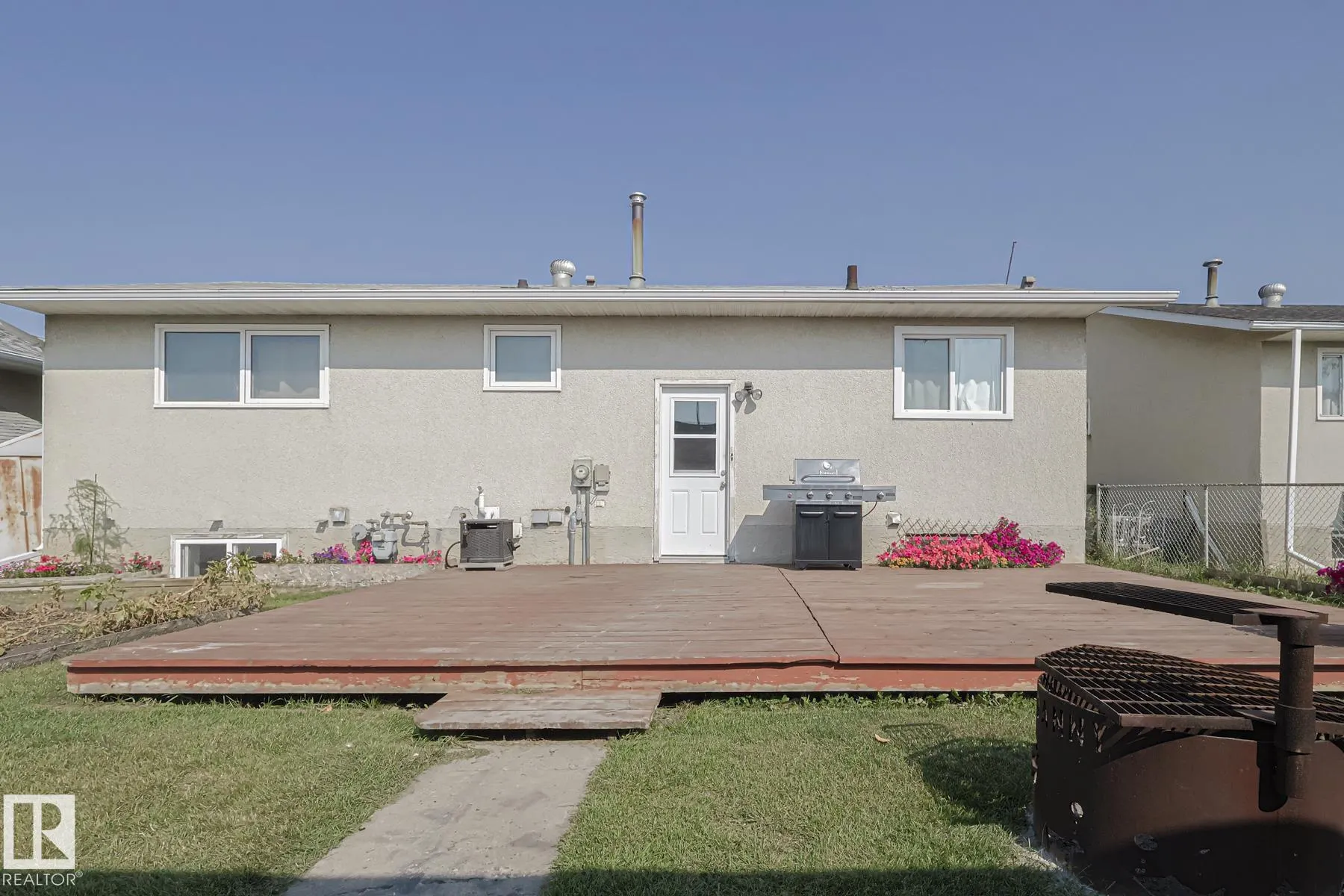 128 CAMELOT Avenue