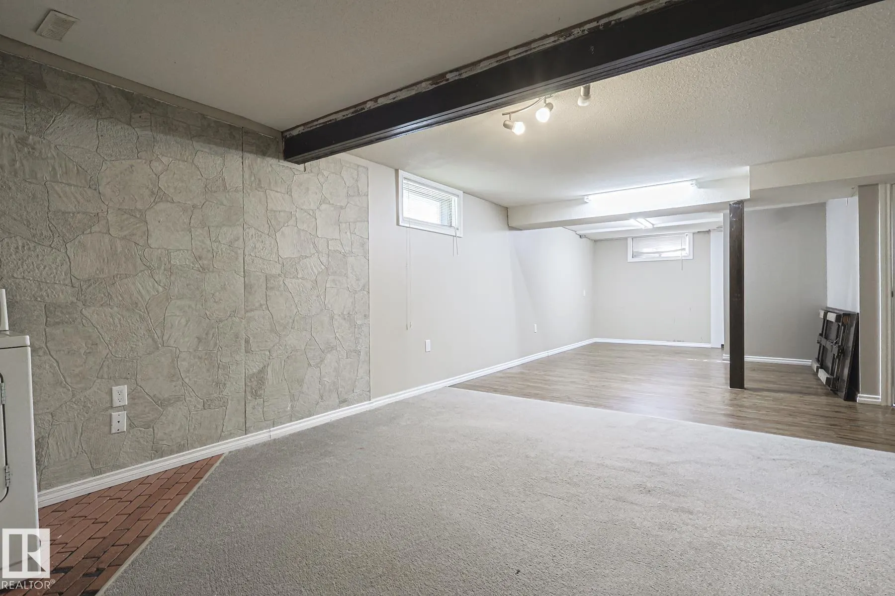 128 CAMELOT Avenue