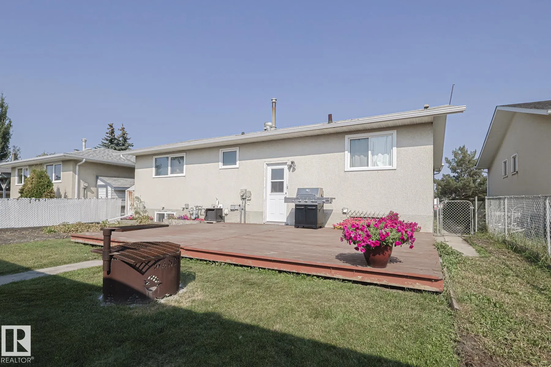 128 CAMELOT Avenue