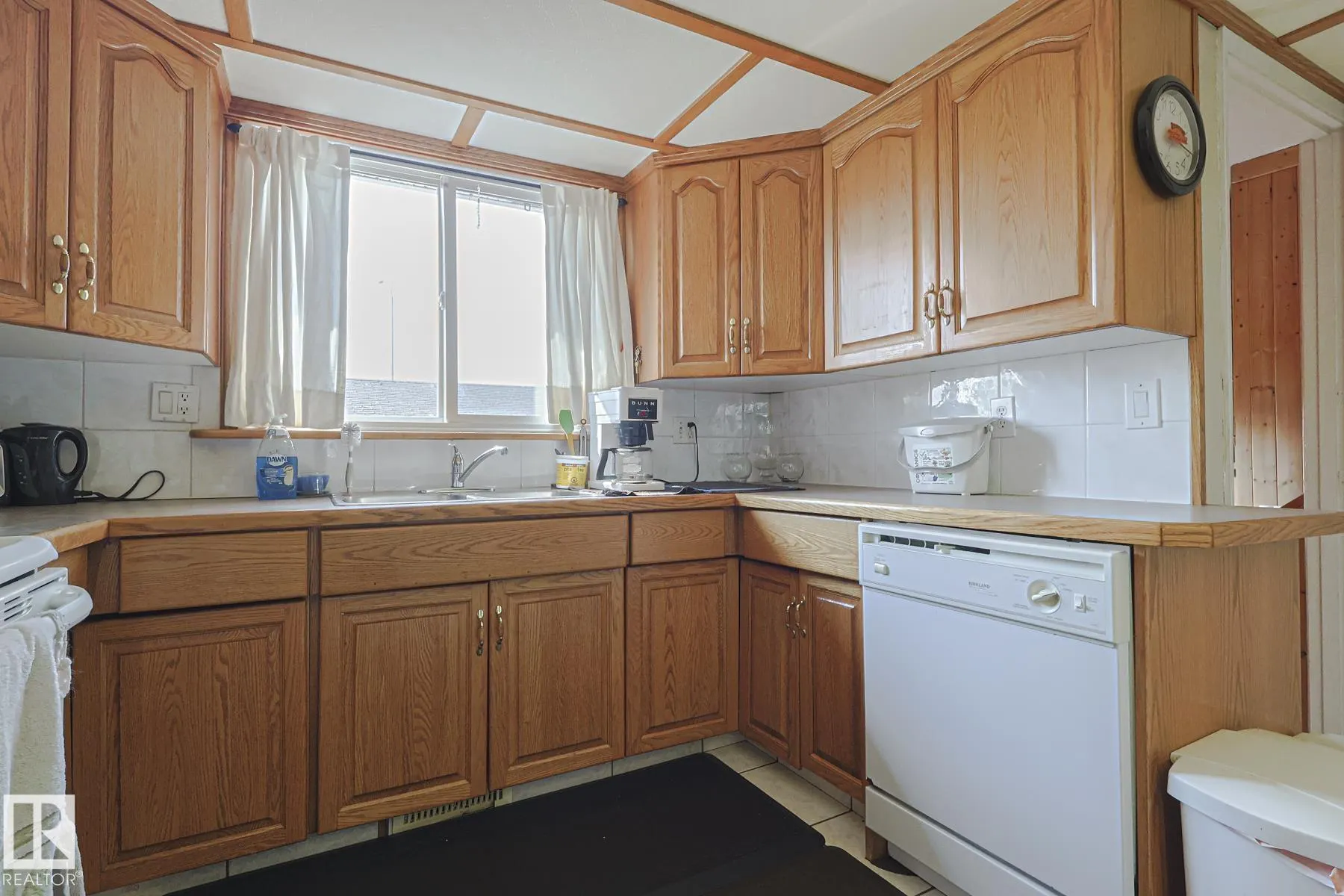 128 CAMELOT Avenue