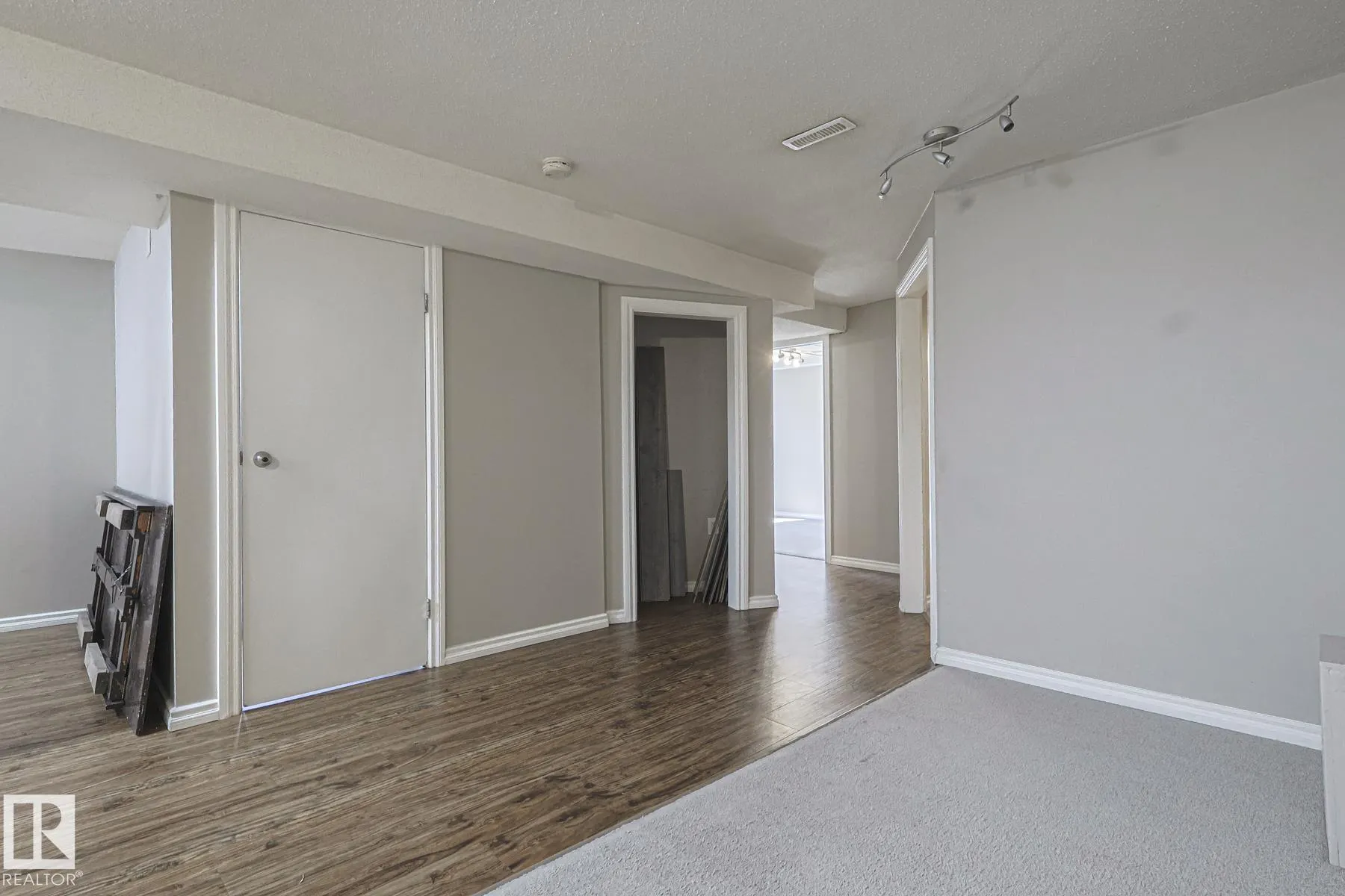 128 CAMELOT Avenue