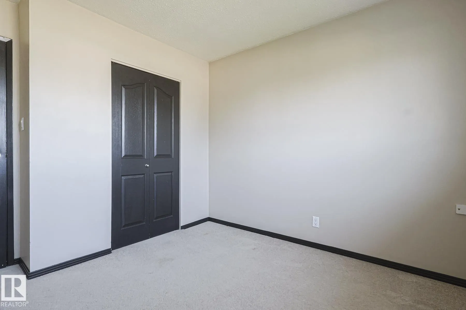 128 CAMELOT Avenue
