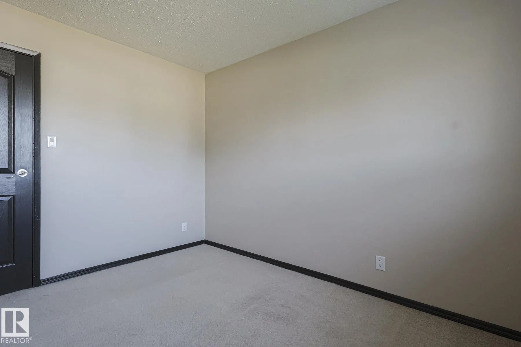 128 CAMELOT Avenue