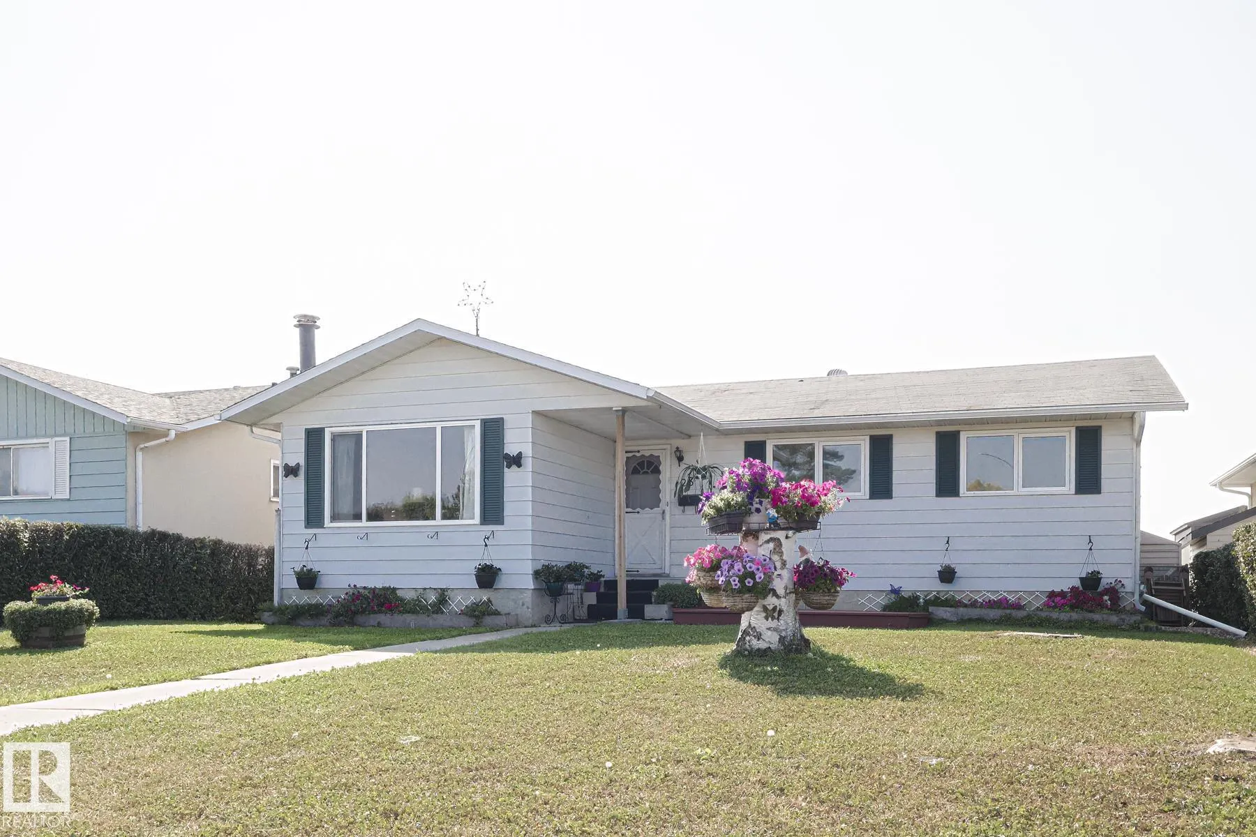 128 CAMELOT Avenue