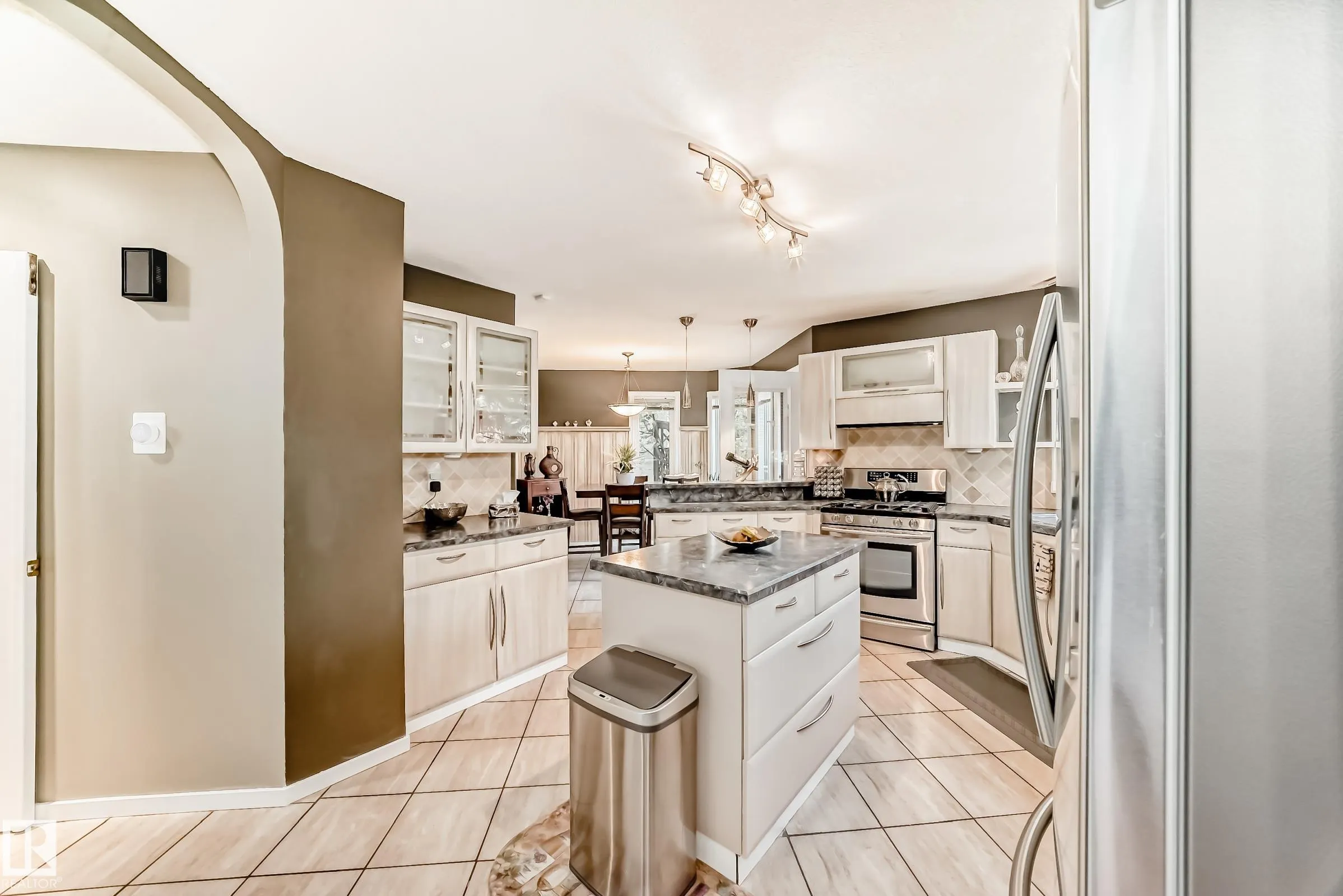 288 ORMSBY Road