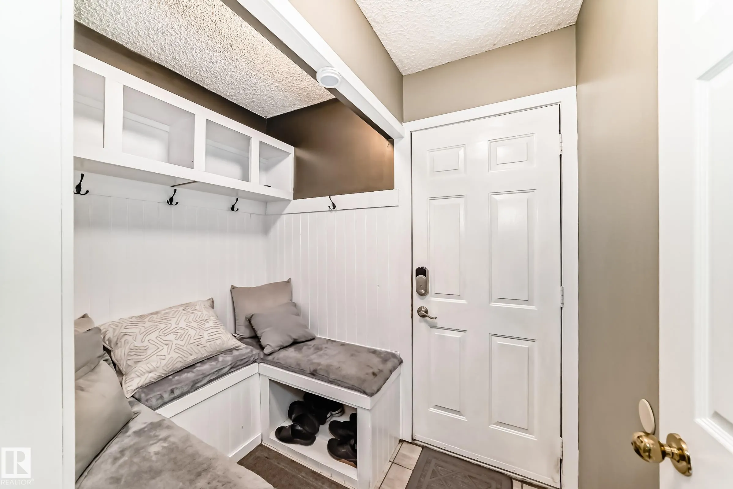 288 ORMSBY Road