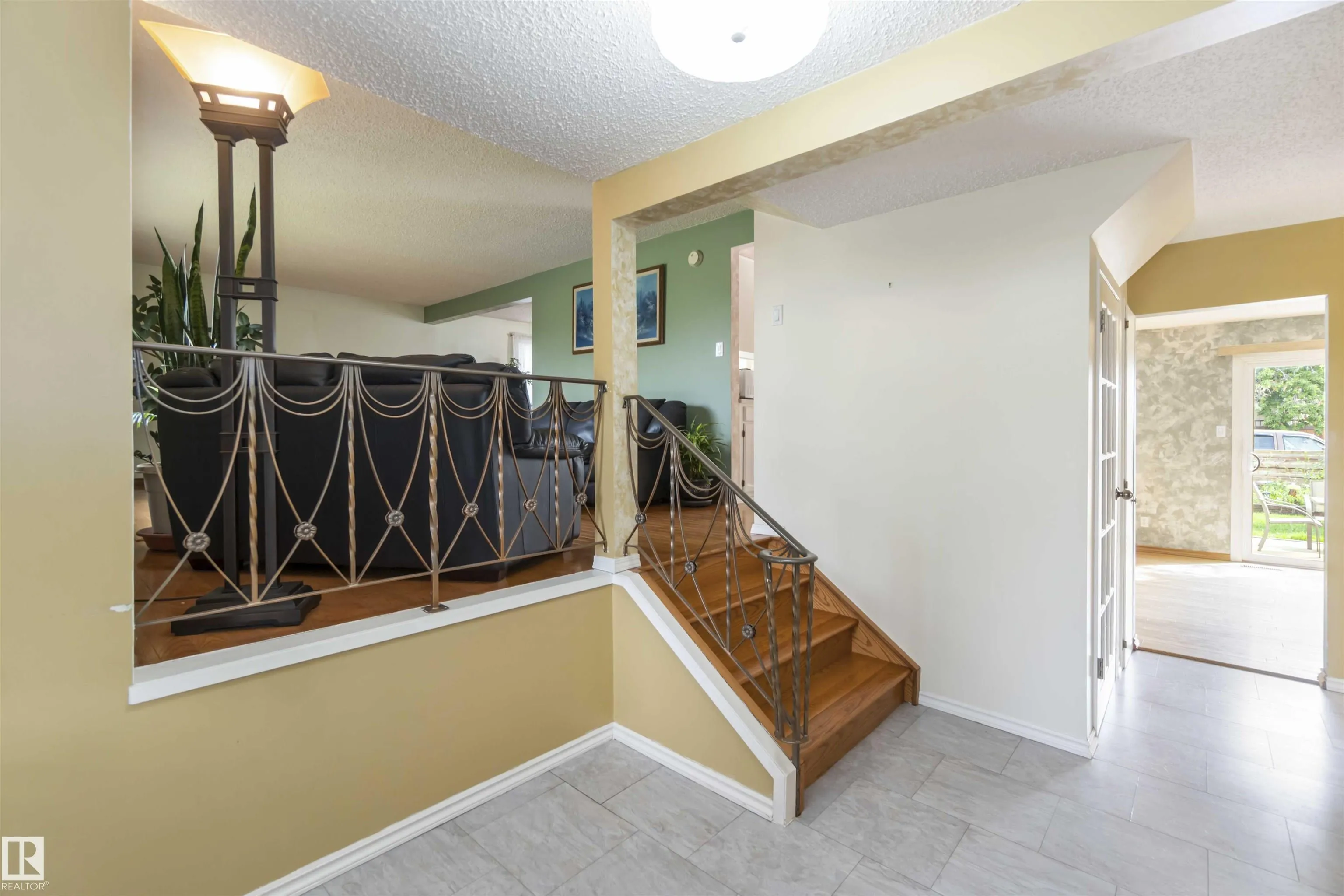 1412 KNOTTWOOD Road