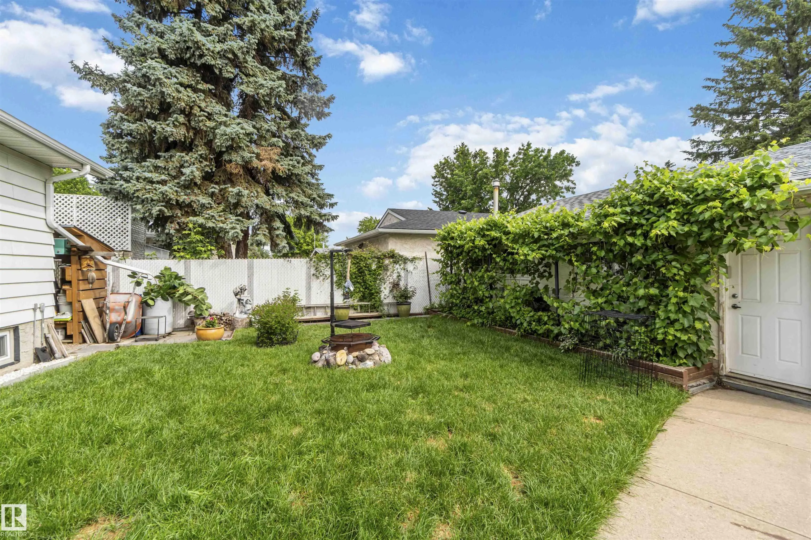 1412 KNOTTWOOD Road