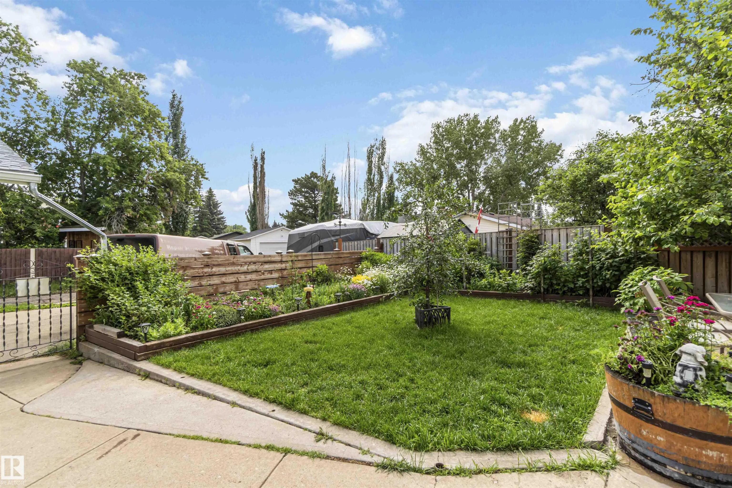 1412 KNOTTWOOD Road