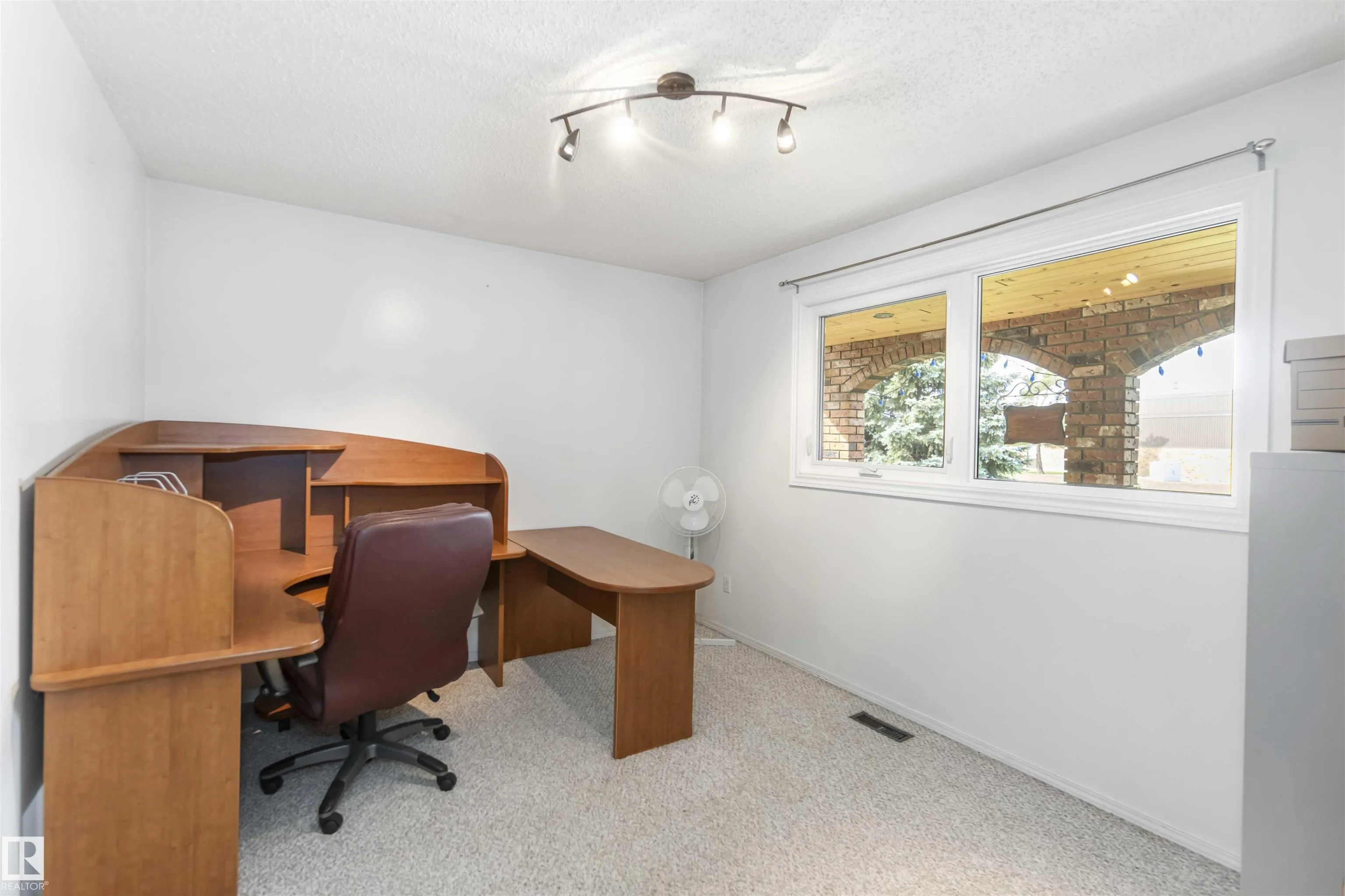 1412 KNOTTWOOD Road