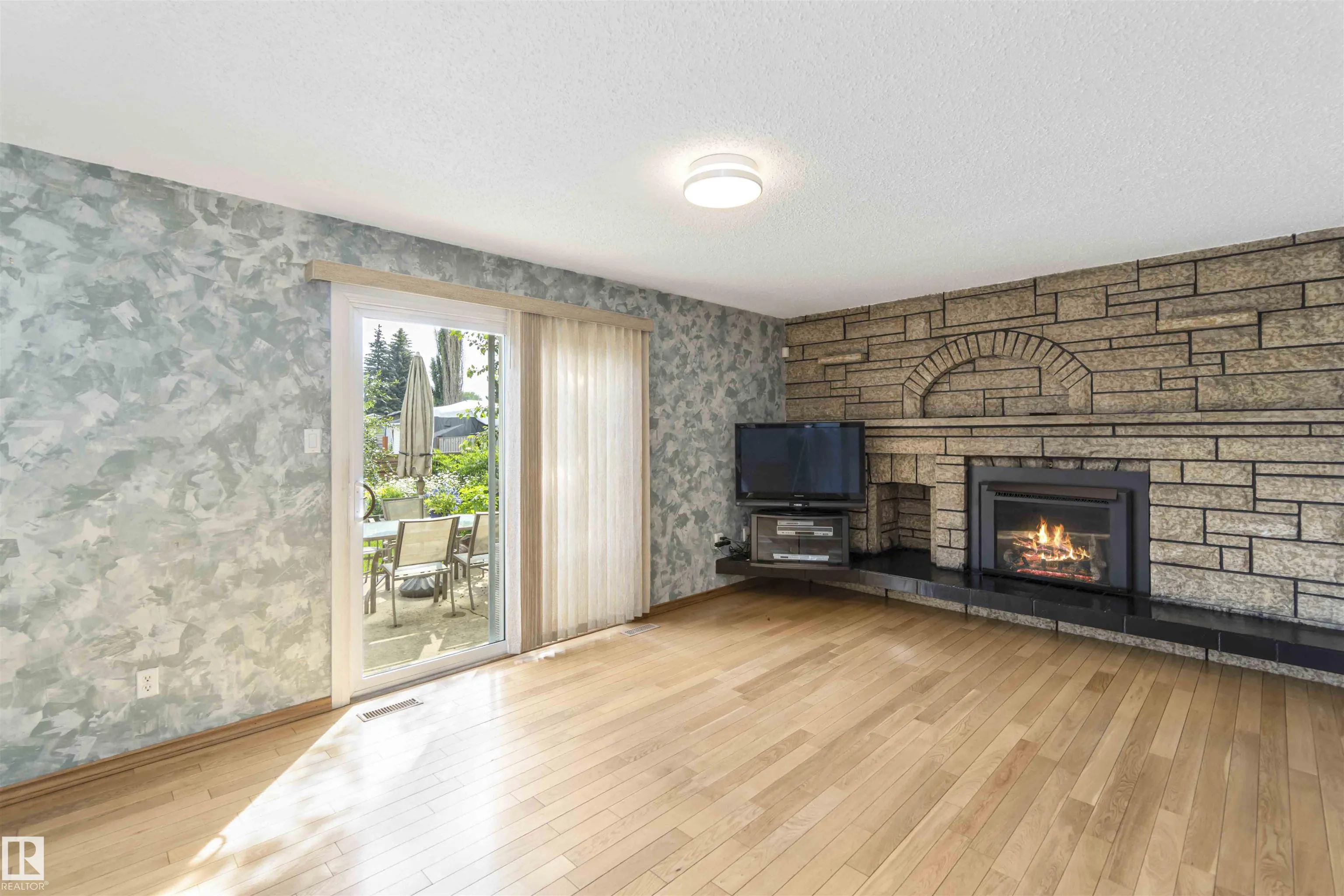 1412 KNOTTWOOD Road