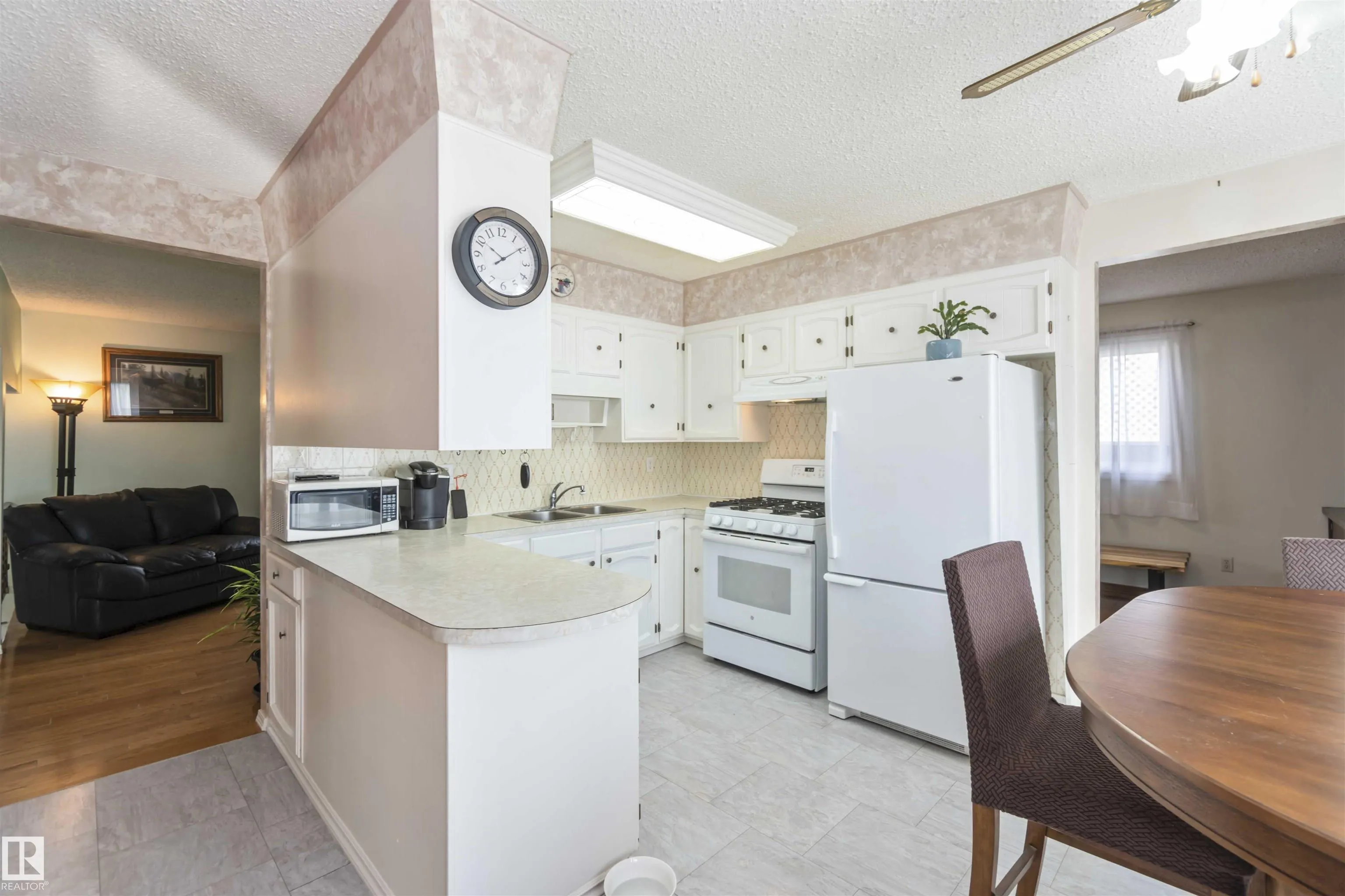 1412 KNOTTWOOD Road