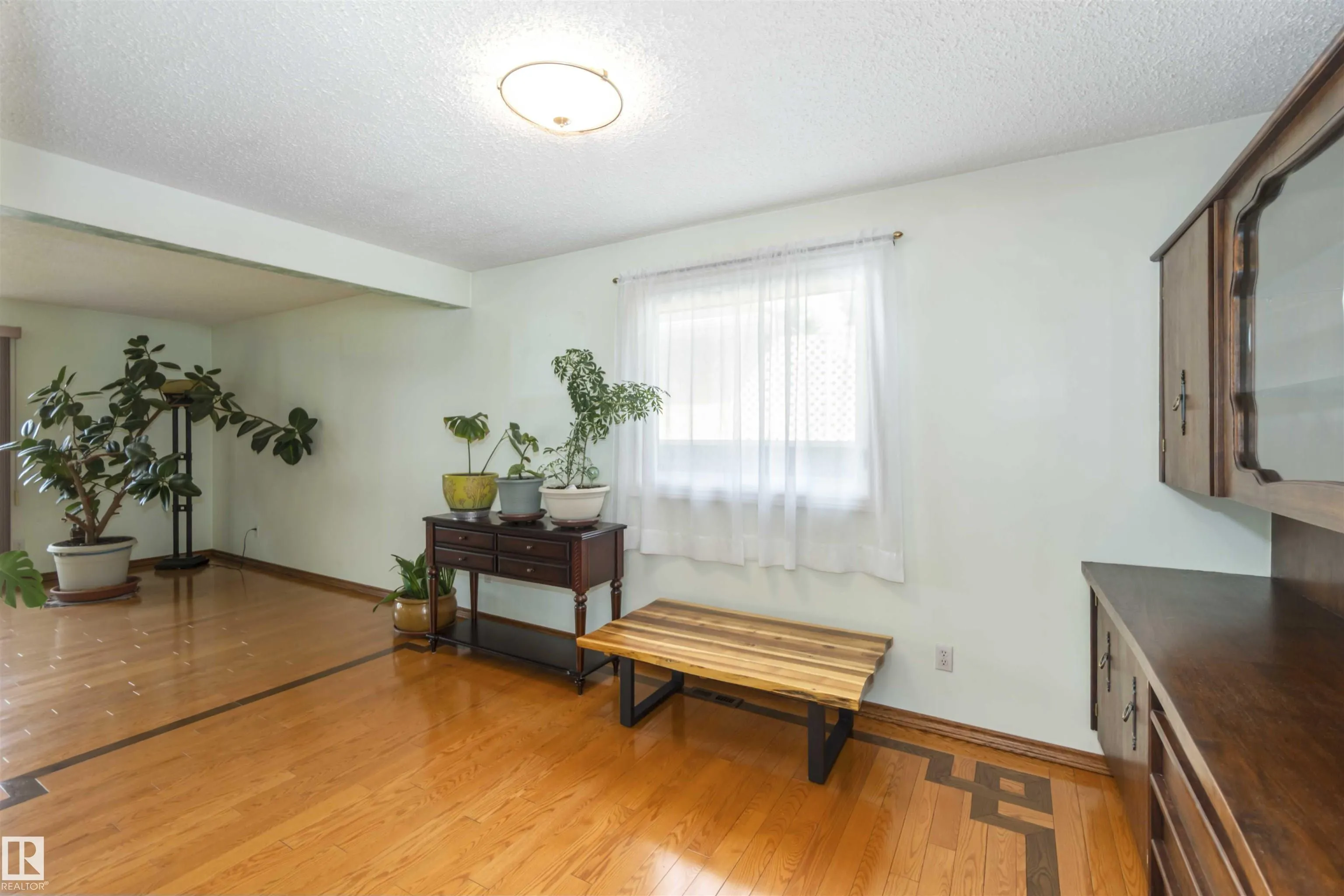 1412 KNOTTWOOD Road
