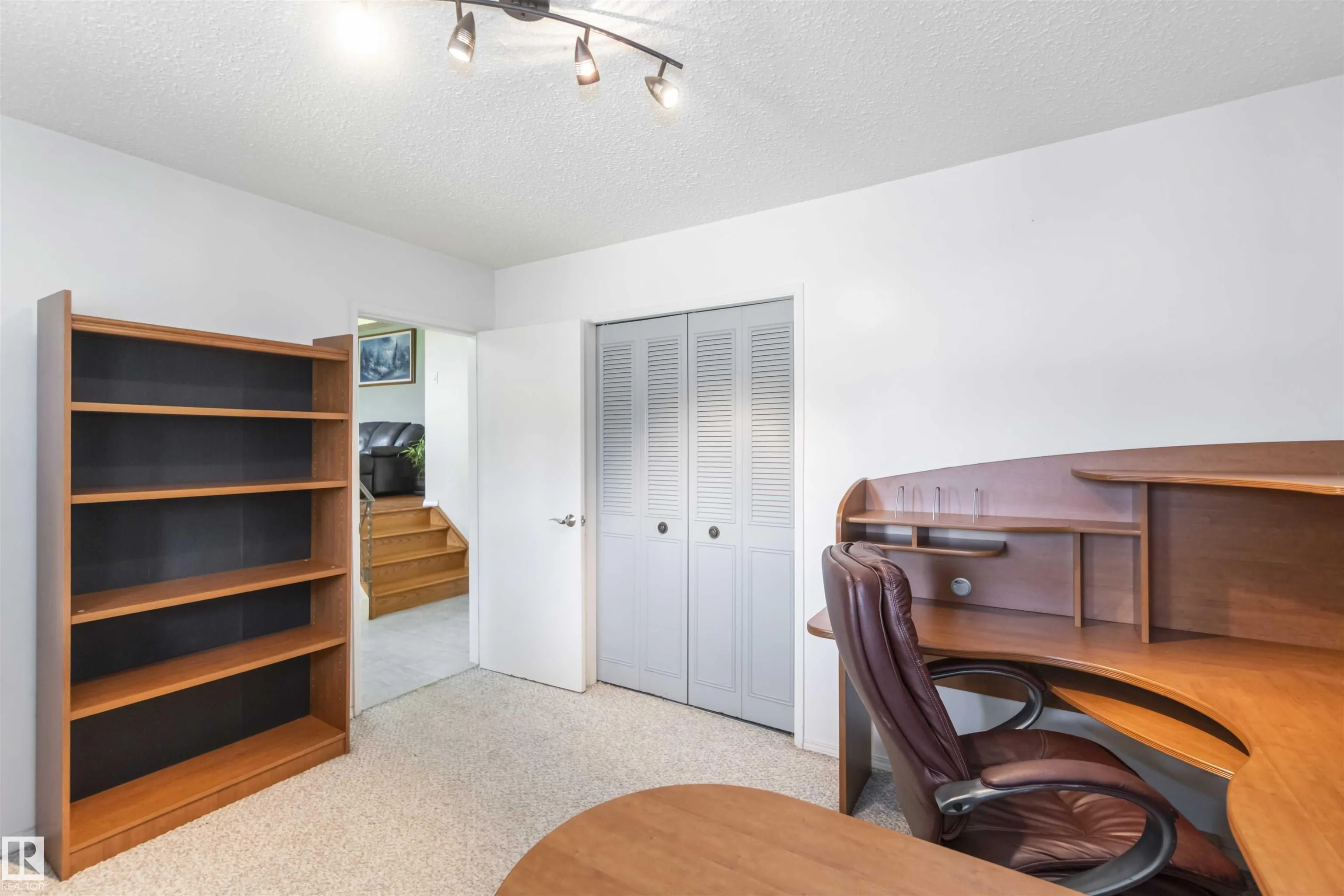 1412 KNOTTWOOD Road